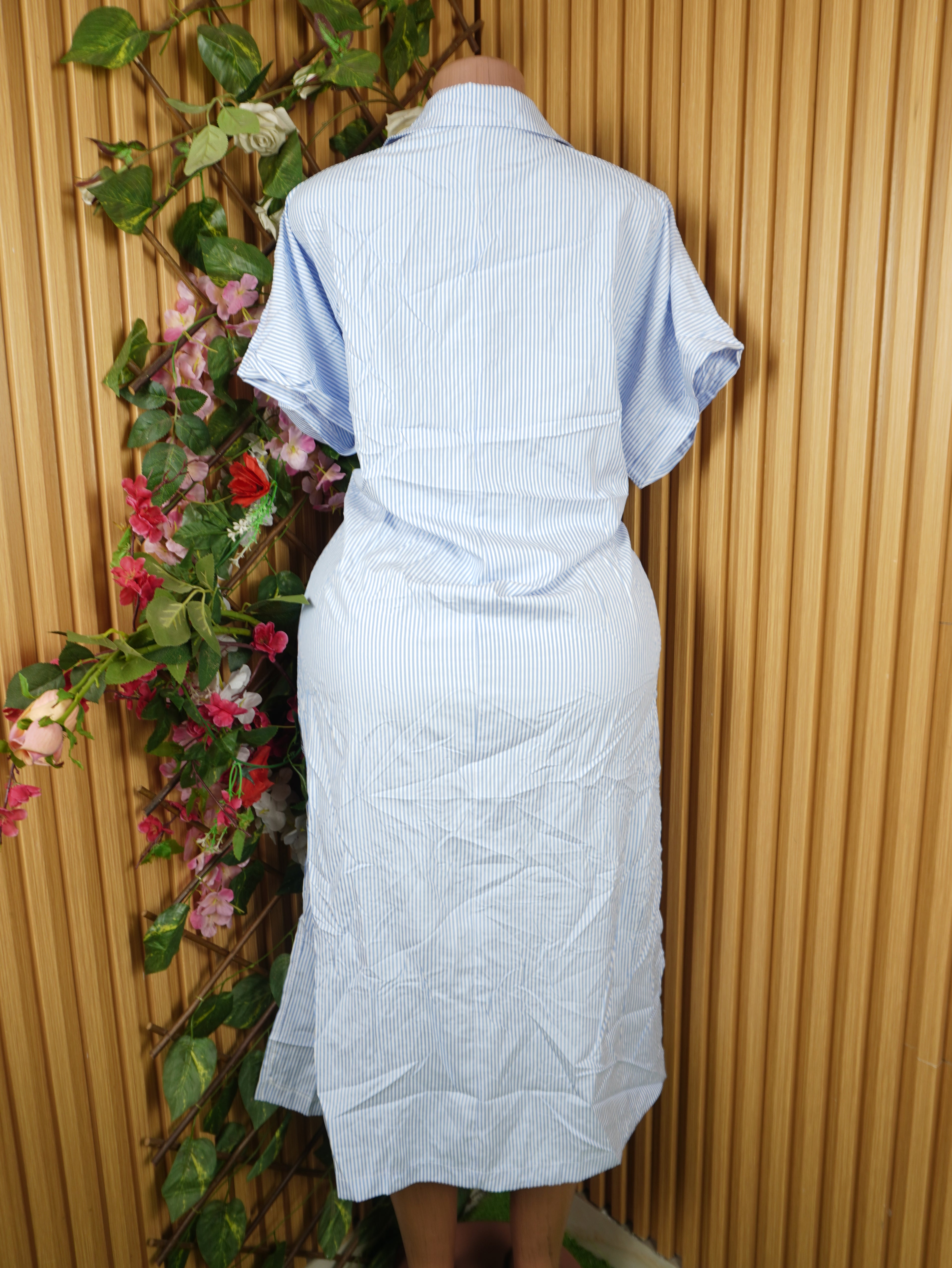 Robe évasée mi-longue manches courtes avec boutons-S