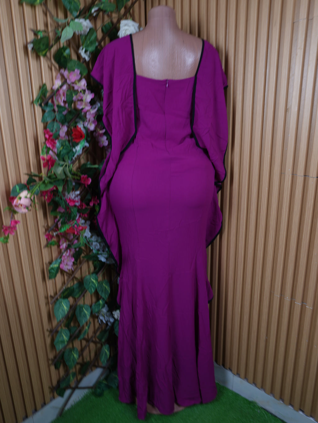 Robe moulante stylée sans manches décolletée-M