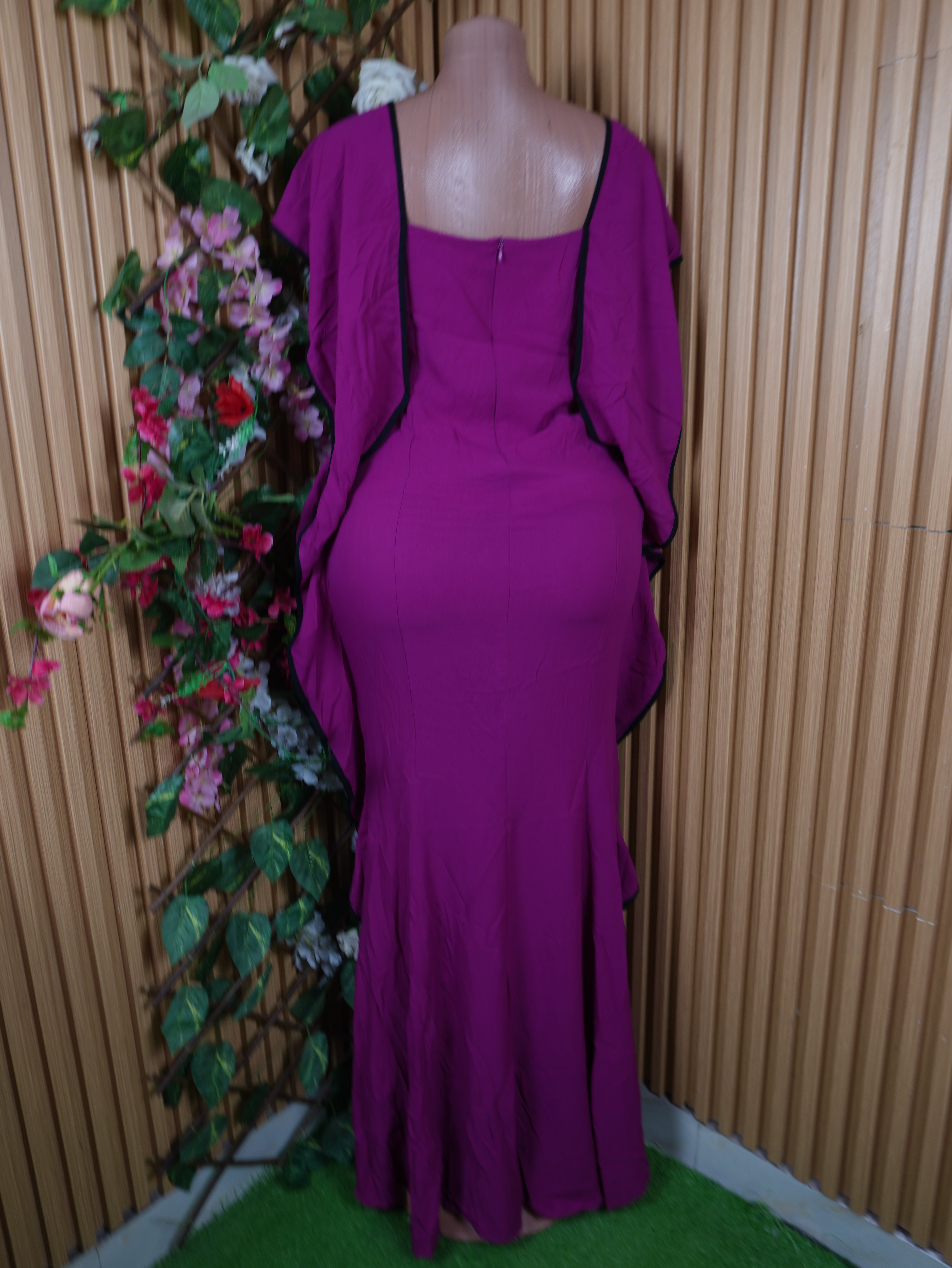 Robe moulante stylée sans manches décolletée-M