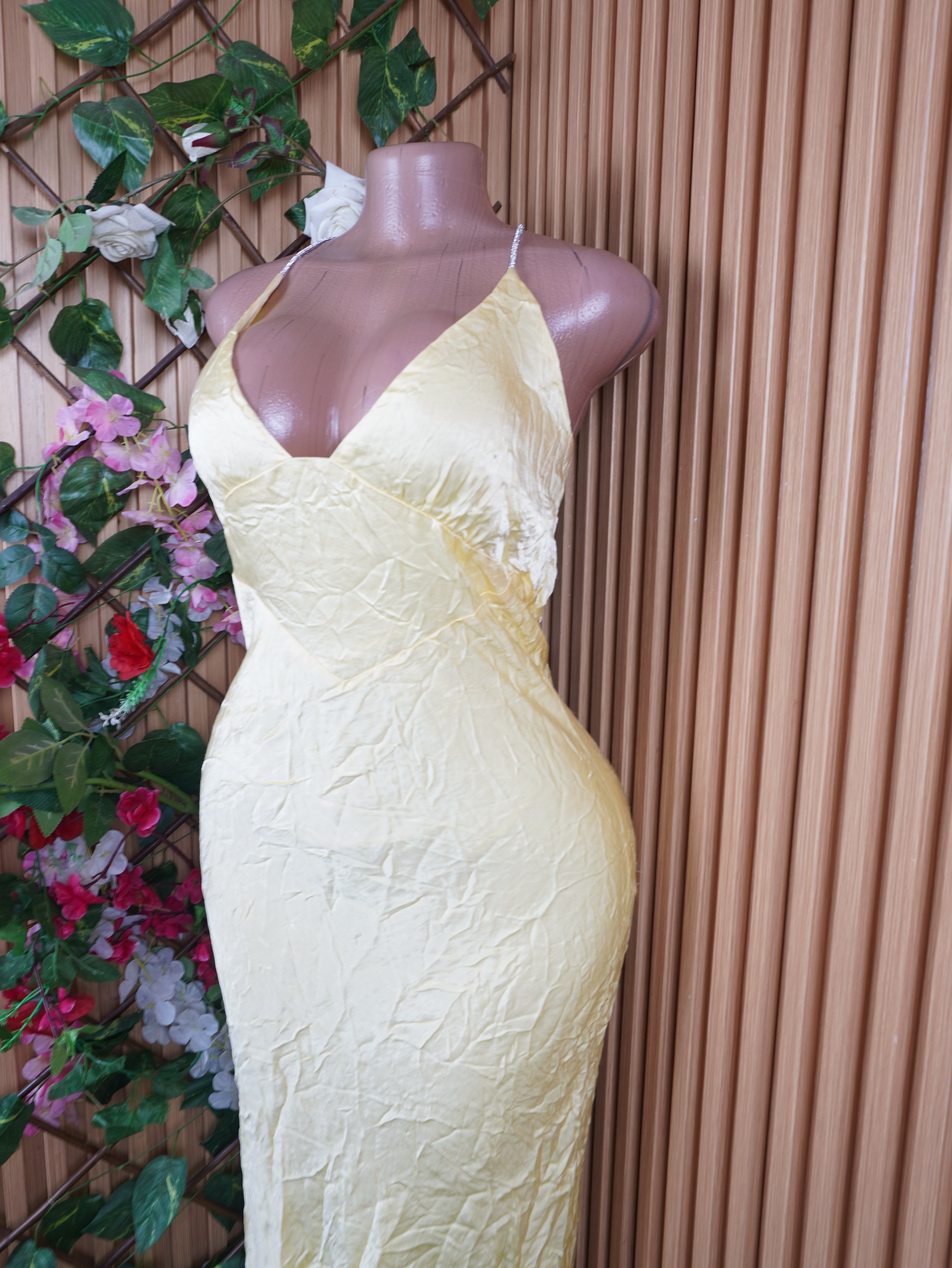 Robe moulante longue à fines bretelles dos nu-L