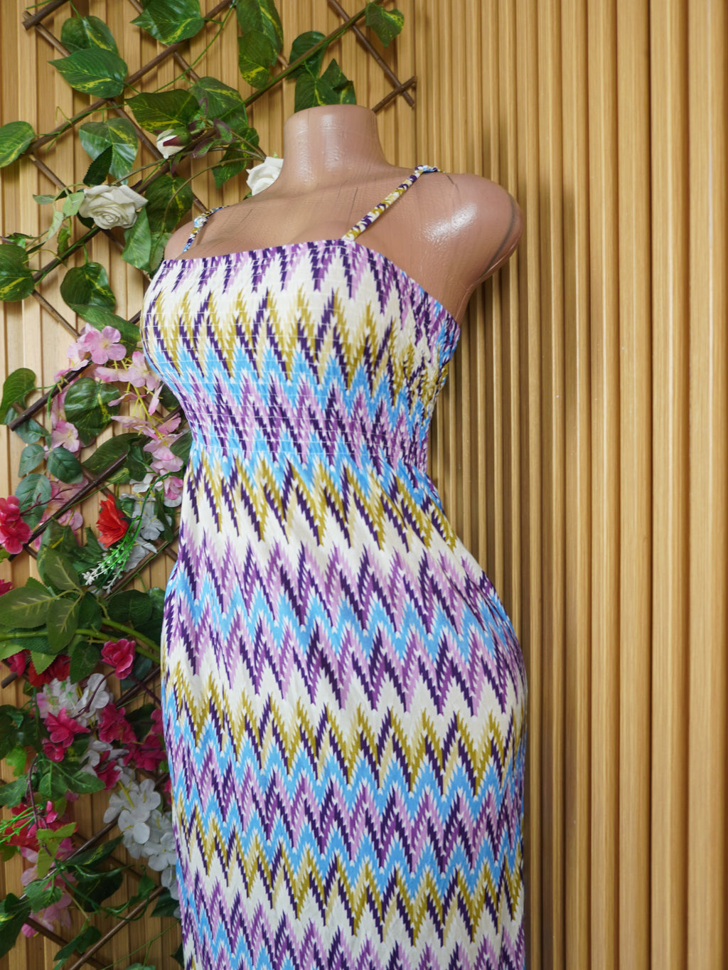 Robe évasée longue à fines brettelles décolletée-S