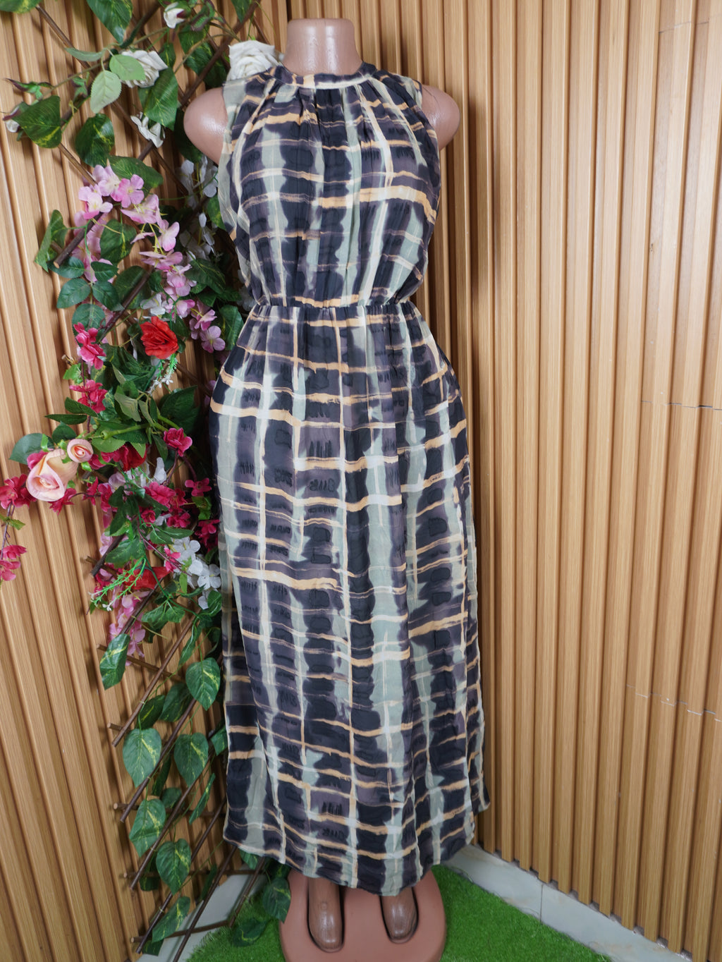 Robe évasée longue sans manches ceintrée-M