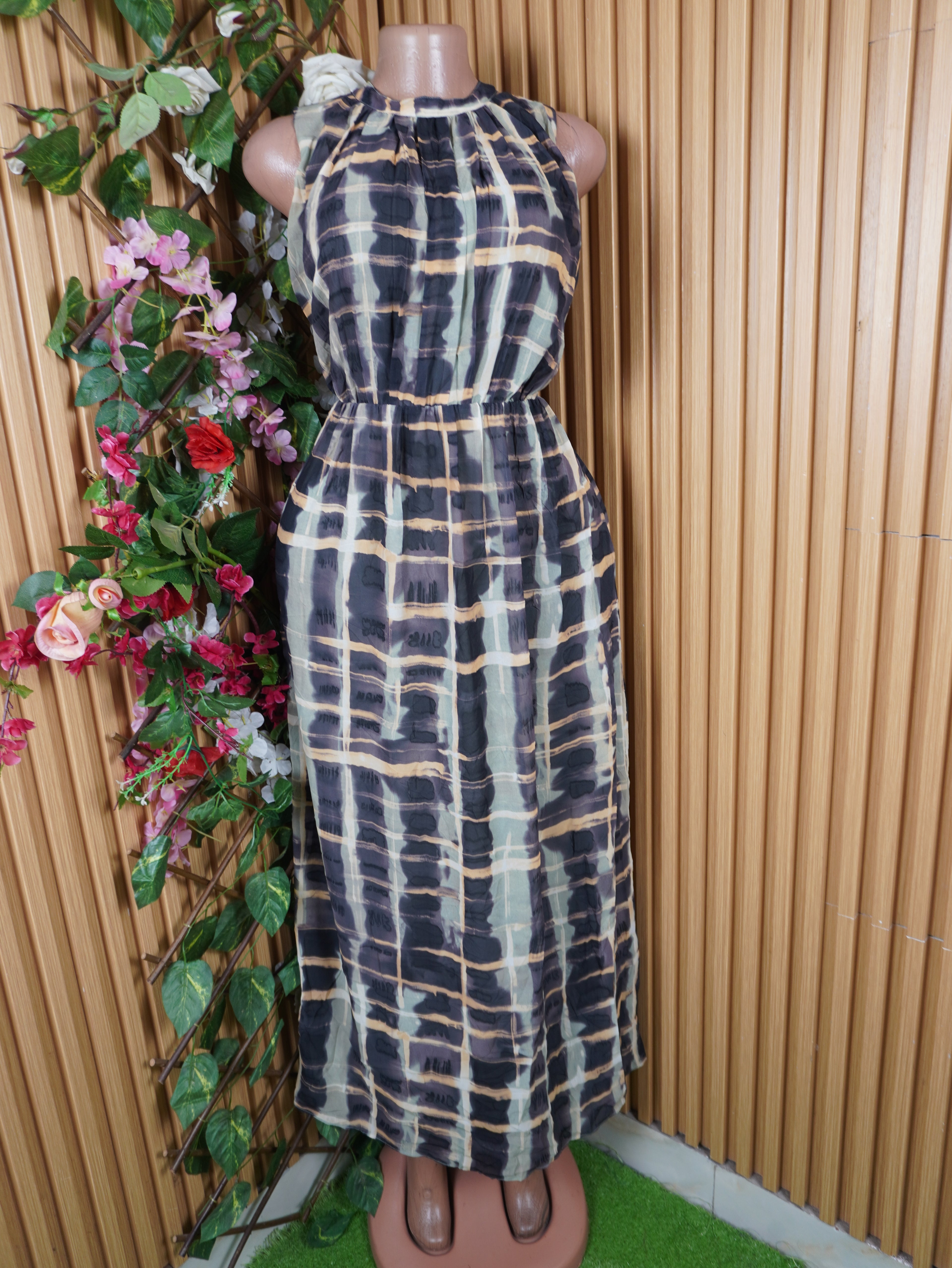 Robe évasée longue sans manches ceintrée-M