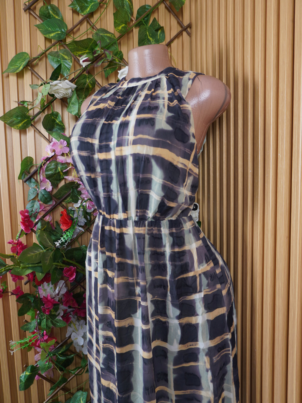 Robe évasée longue sans manches ceintrée-M