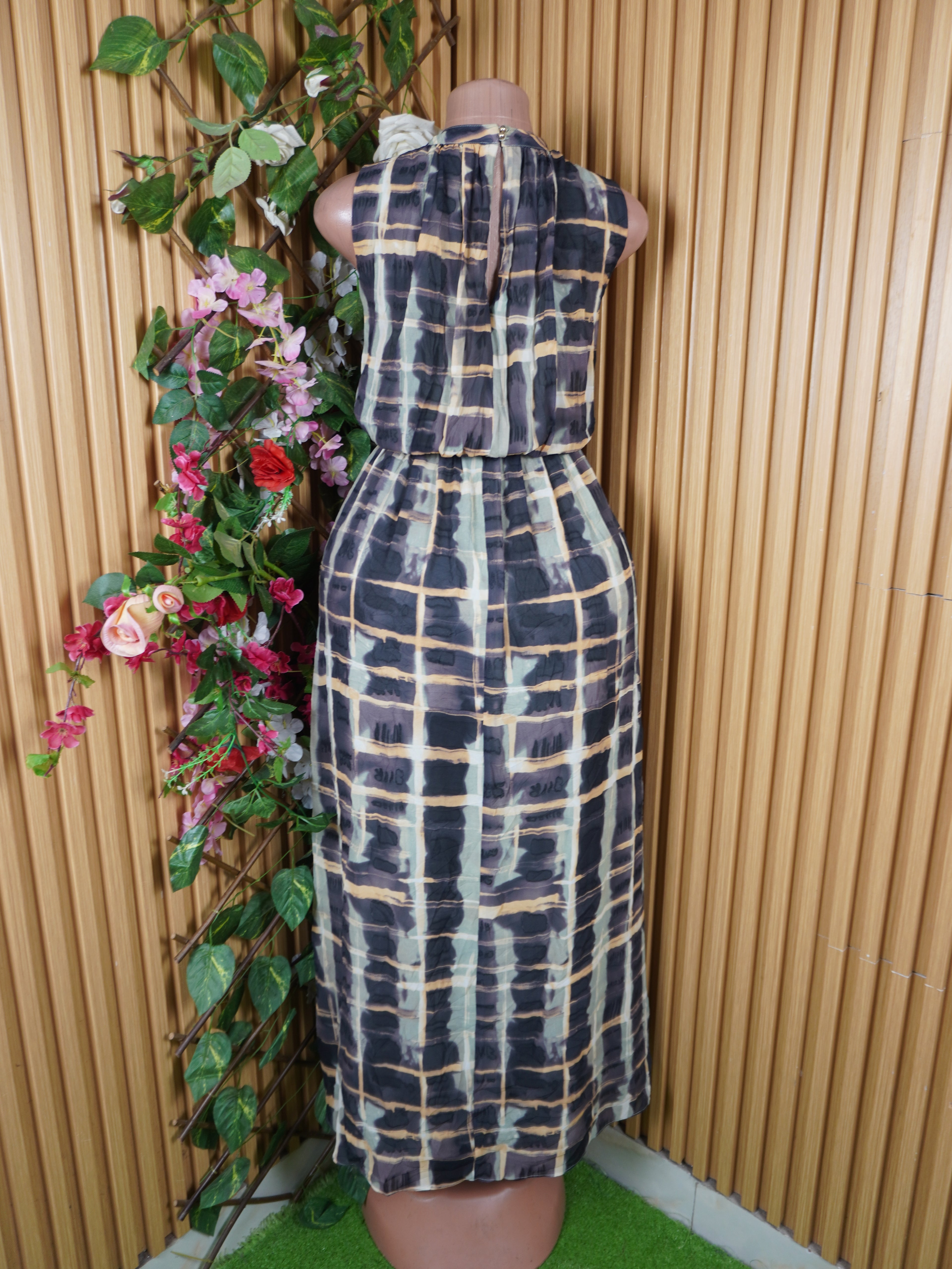 Robe évasée longue sans manches ceintrée-M