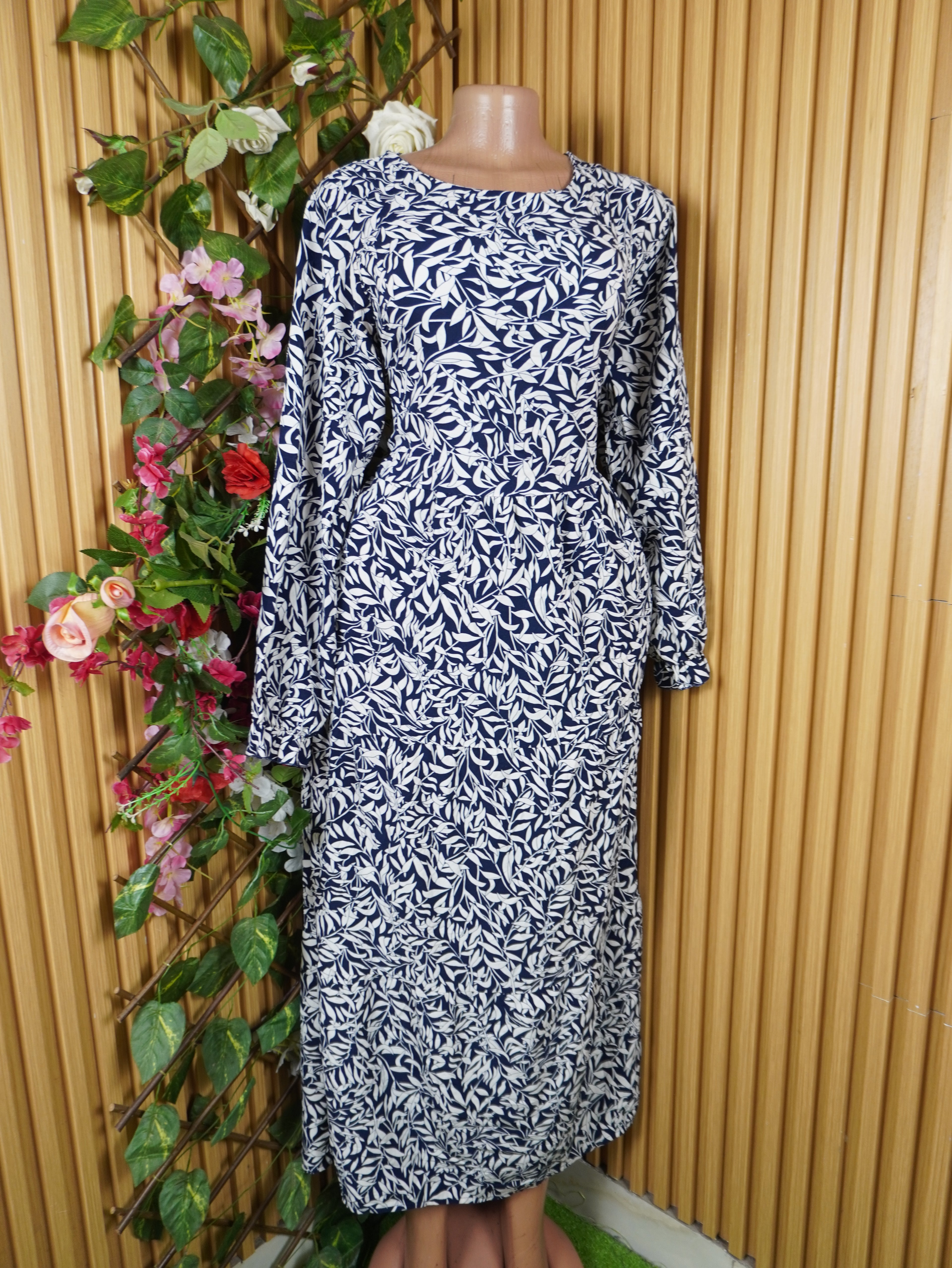 Robe évasée longue manches longues décolletée-XL
