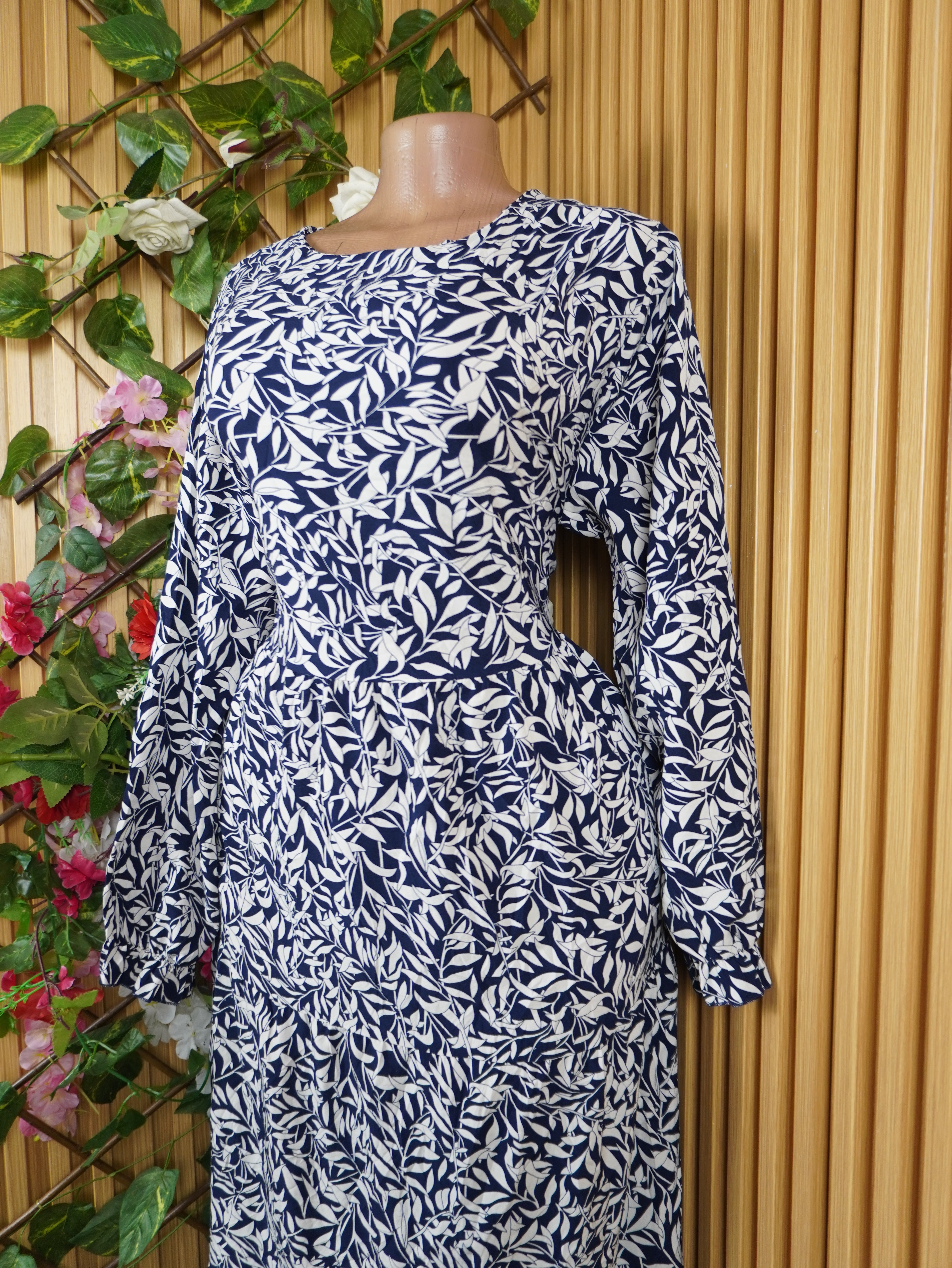 Robe évasée longue manches longues décolletée-XL