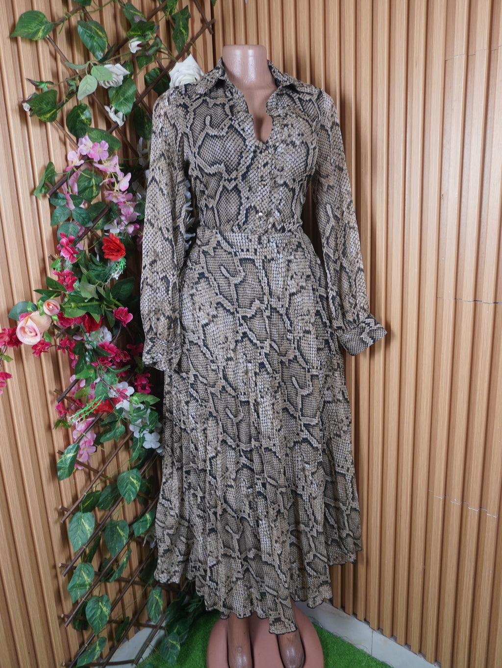 Robe évasée longue manches longues motif python-S