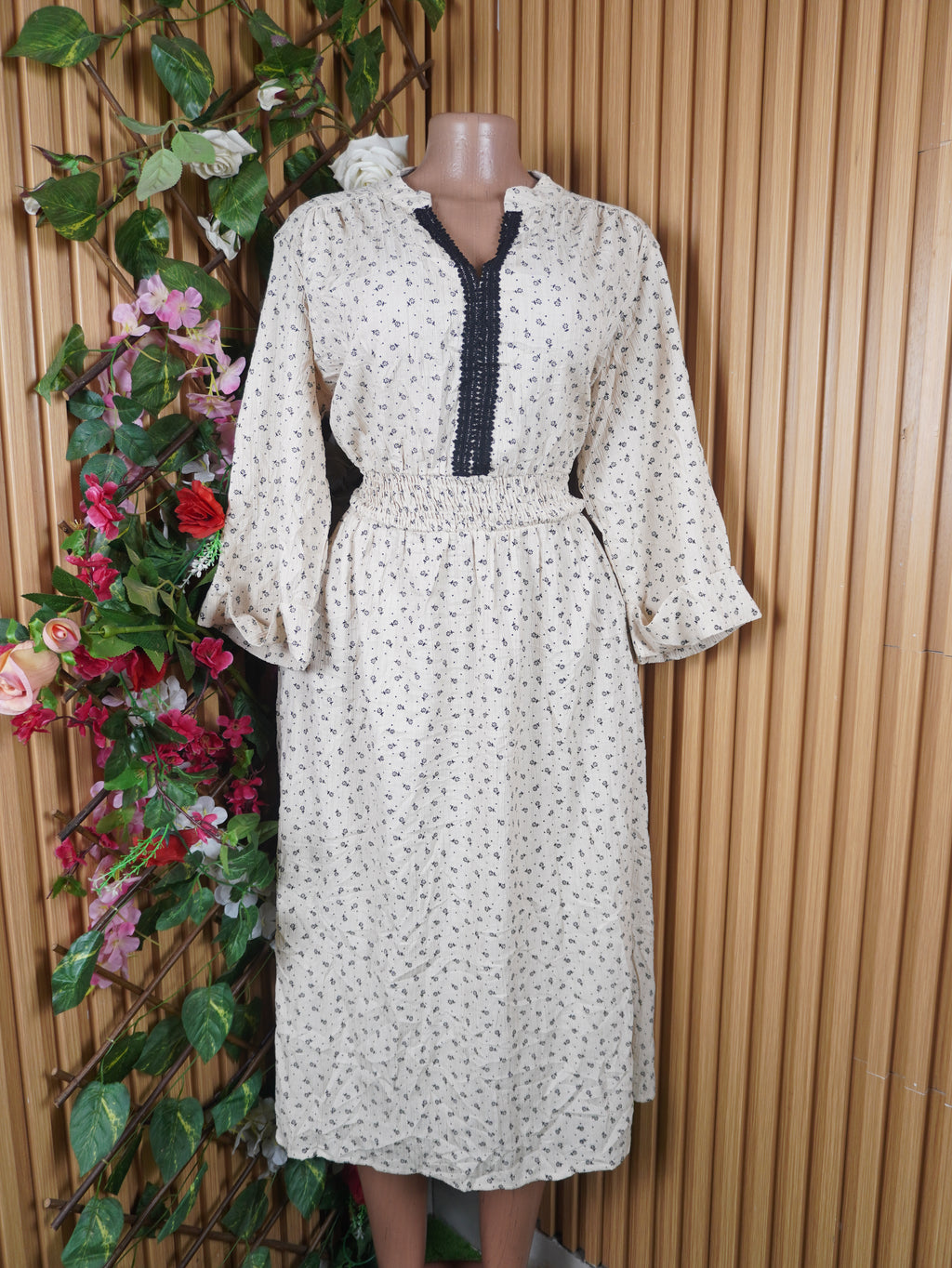 Robe évasée mi-longue manches courtes ceintrée-L