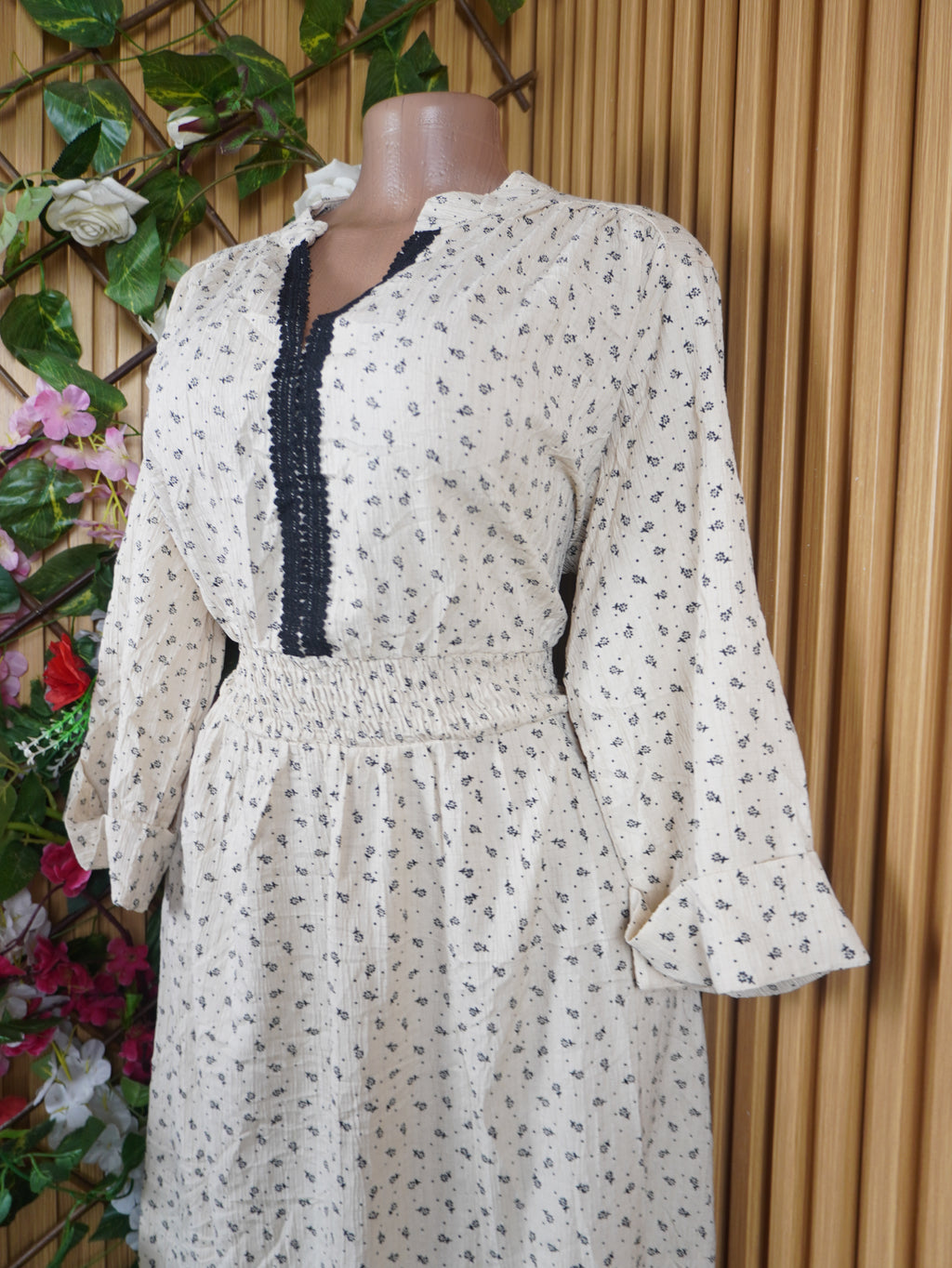 Robe évasée mi-longue manches courtes ceintrée-L