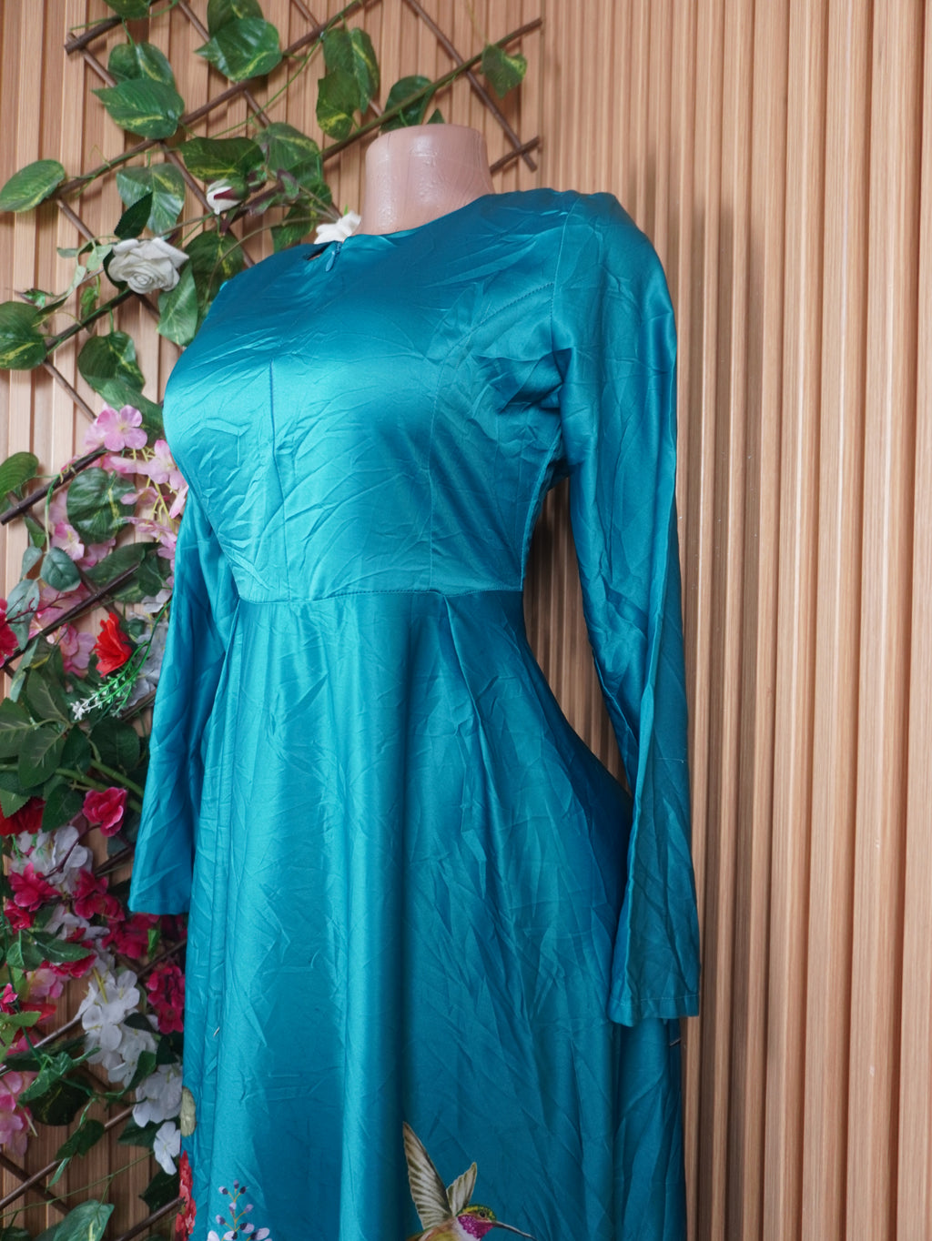 Robe évasée longue manches longues décollétée-M