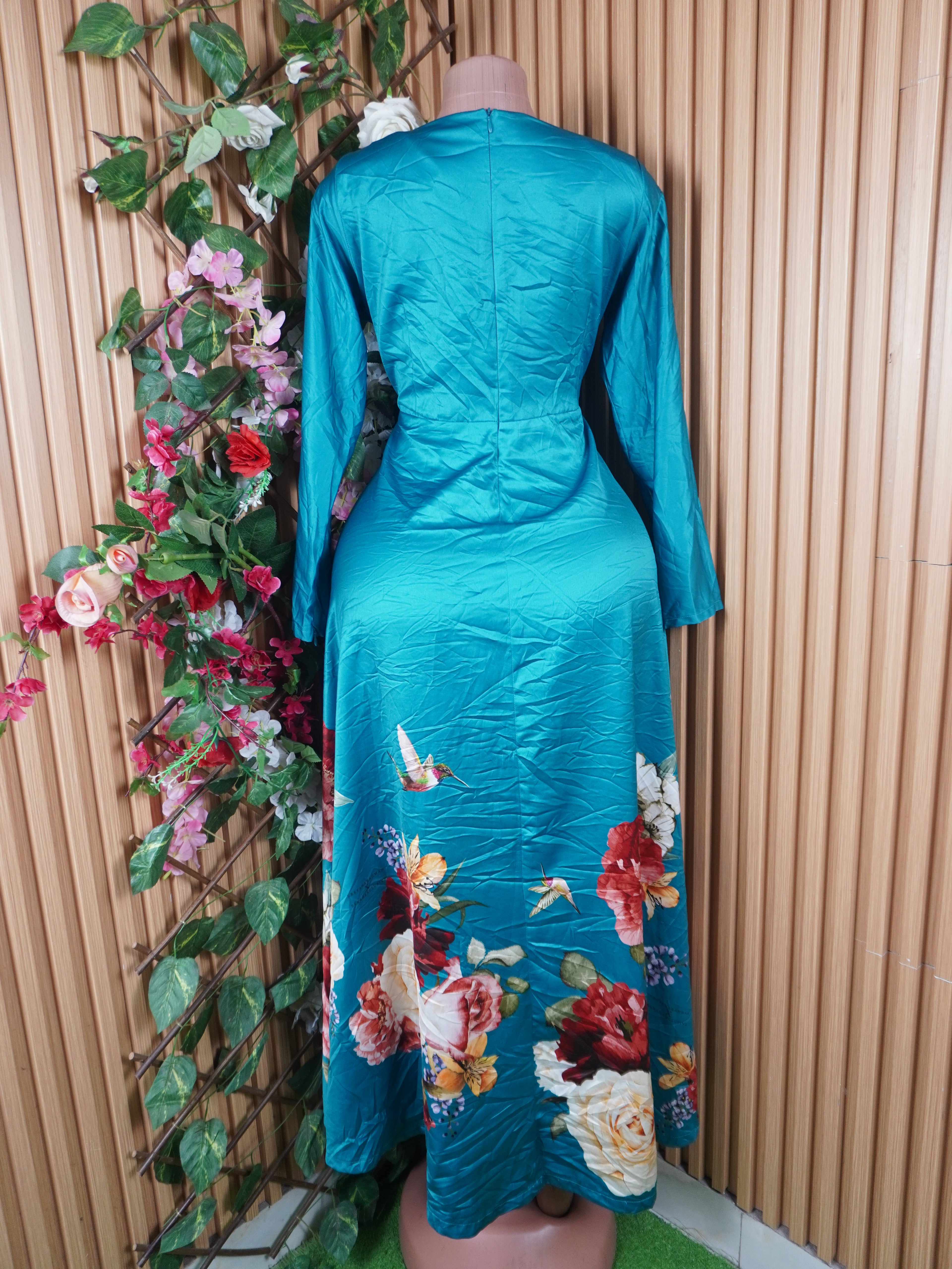 Robe évasée longue manches longues décollétée-M