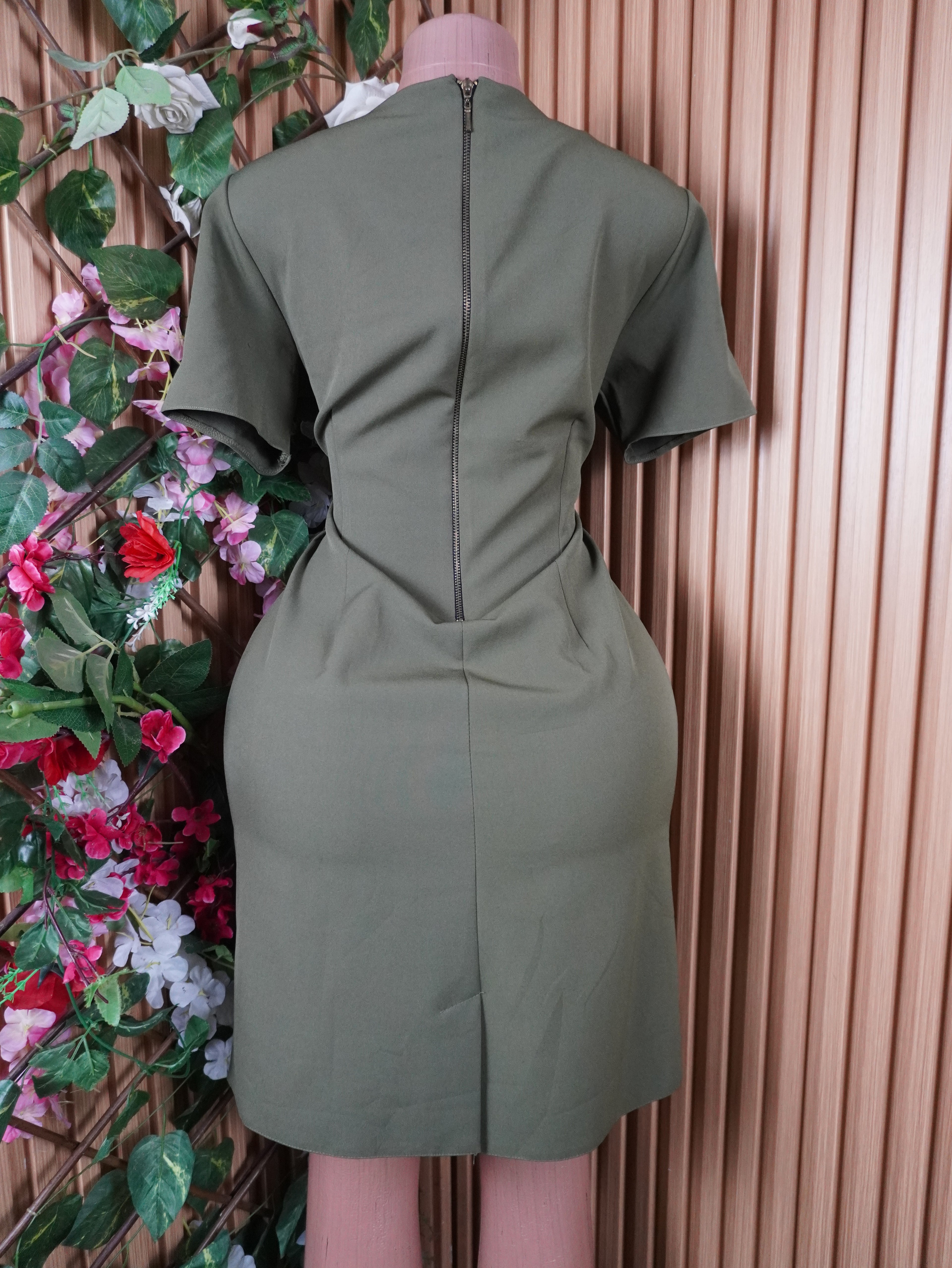 Robe moulante manches courtes décolletée-L