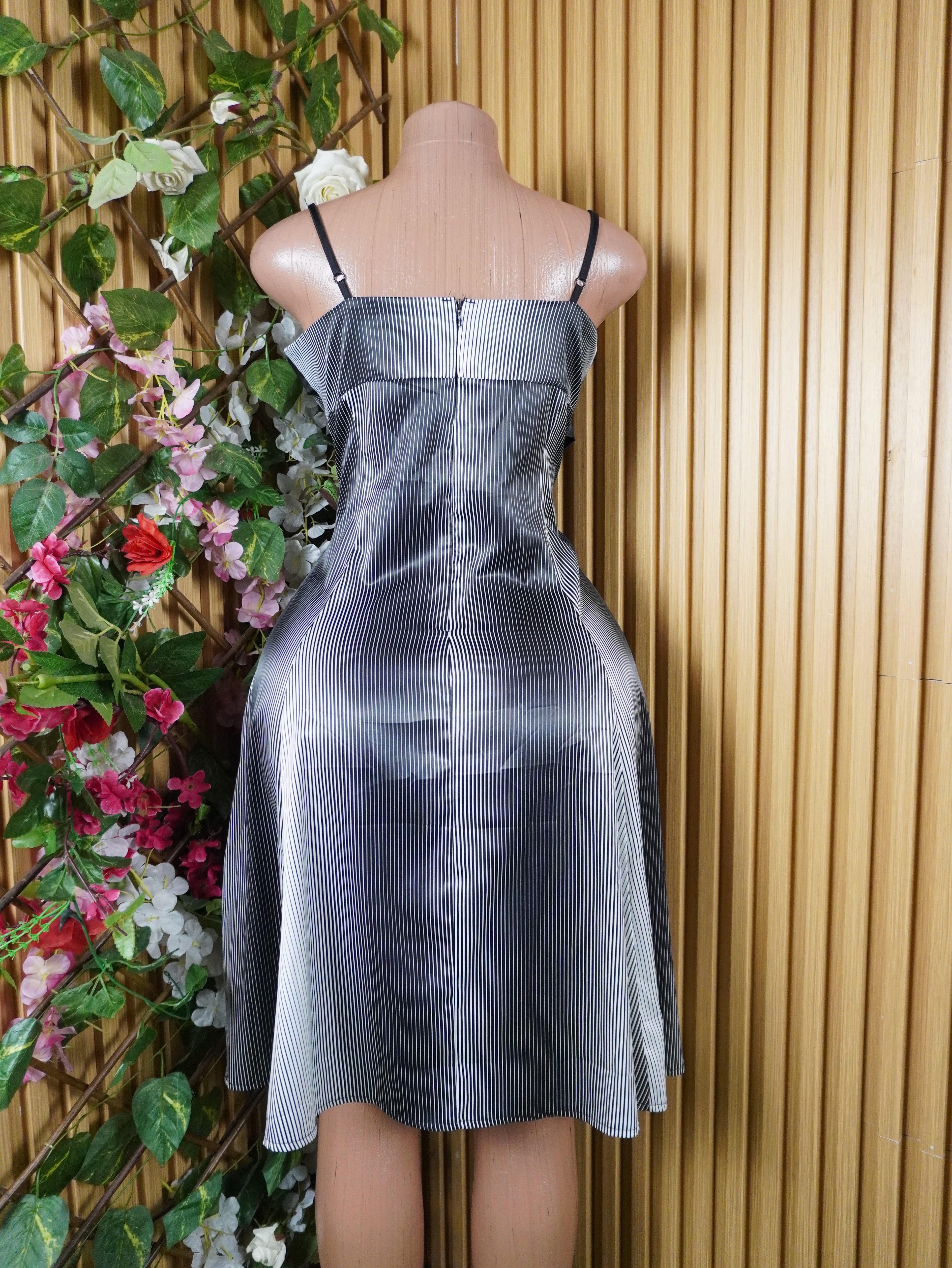 Robe évasée à fines brtellesdos-nu-M