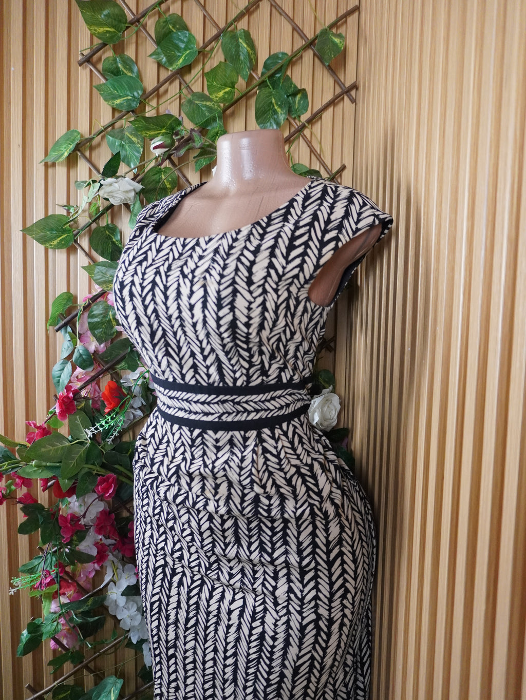 Robe moulante sans manches décolletée-S