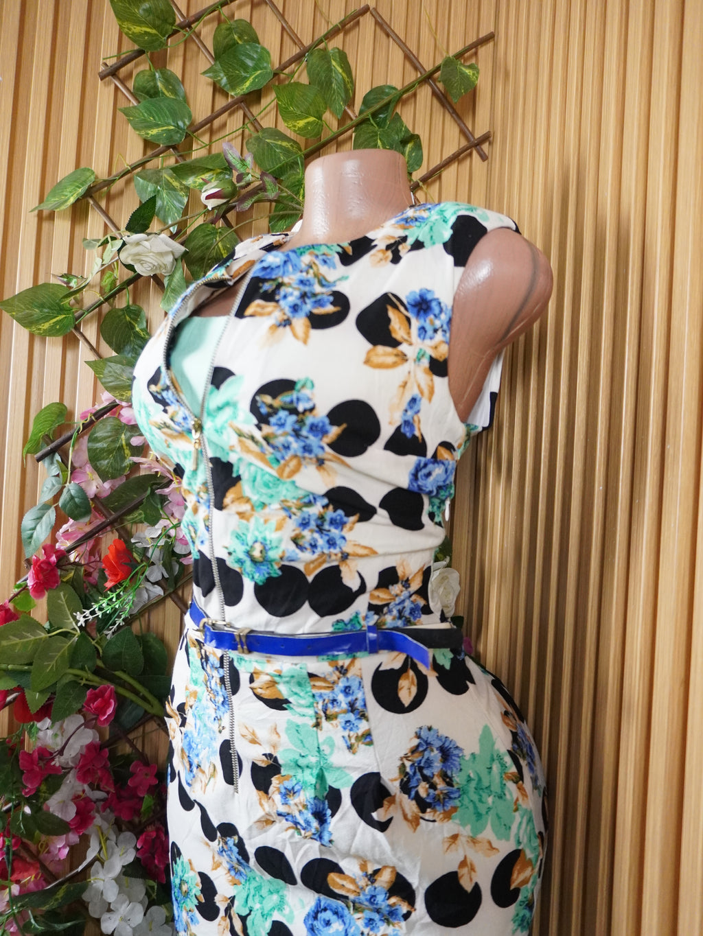 Robe moulante slim sans manches décolletée-L