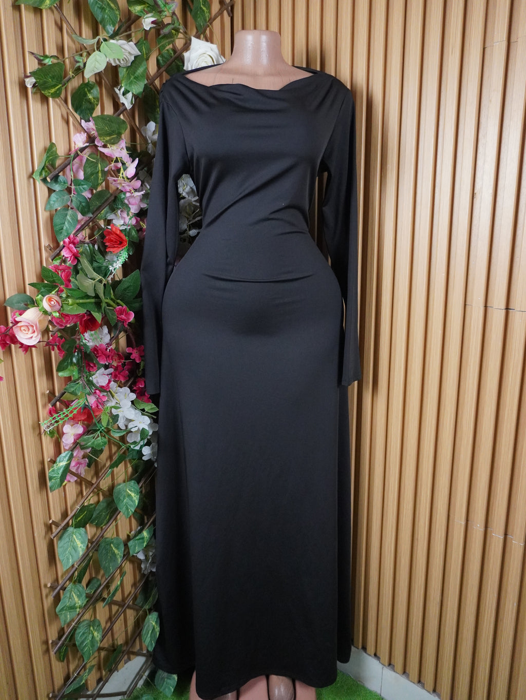 Robe evasée longue manches longues décolletée-L