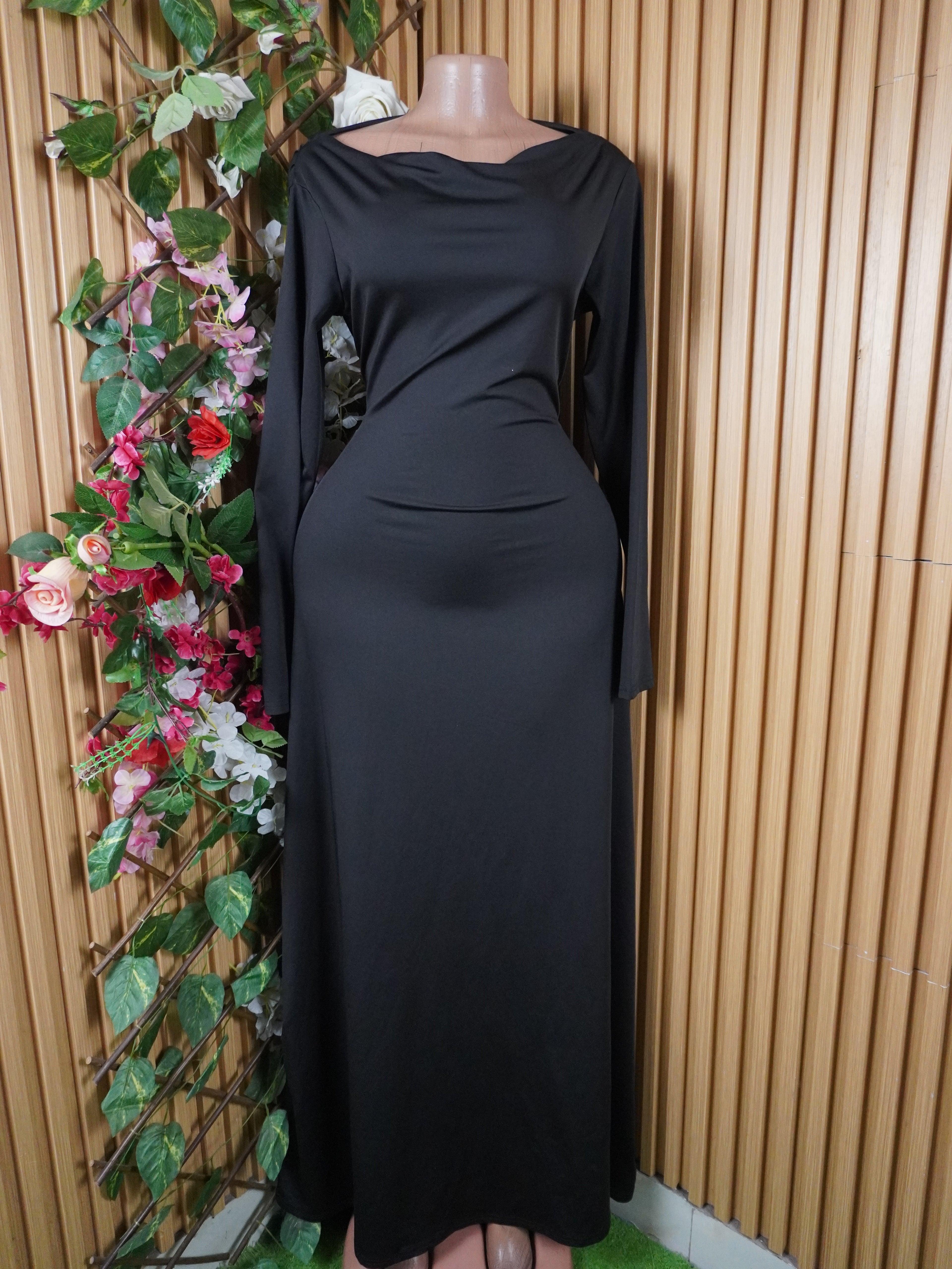 Robe evasée longue manches longues décolletée-L