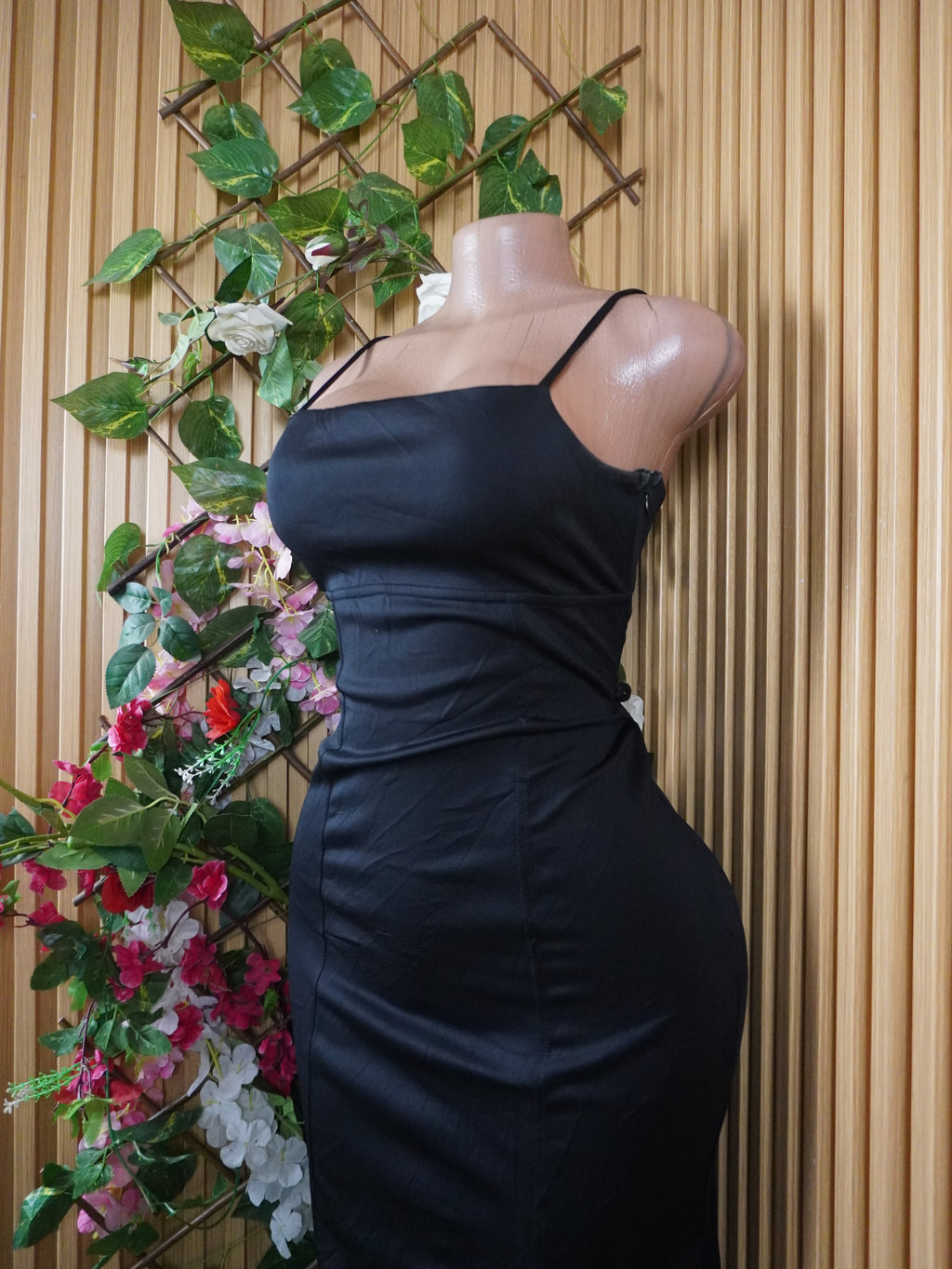 Robe moulante à fines bretelles don-nu avec fente-S