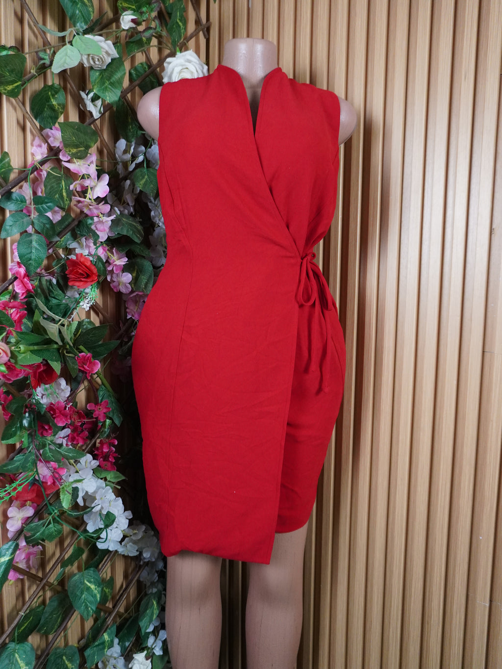 Robe moulante stylée sans manches ceintrée-S