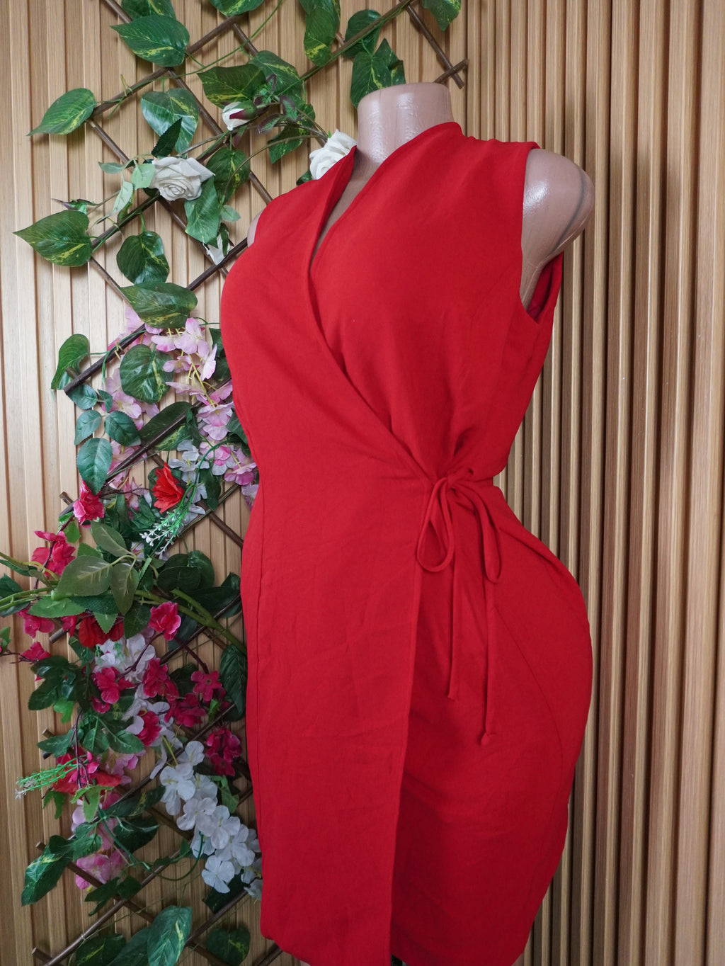 Robe moulante stylée sans manches ceintrée-S
