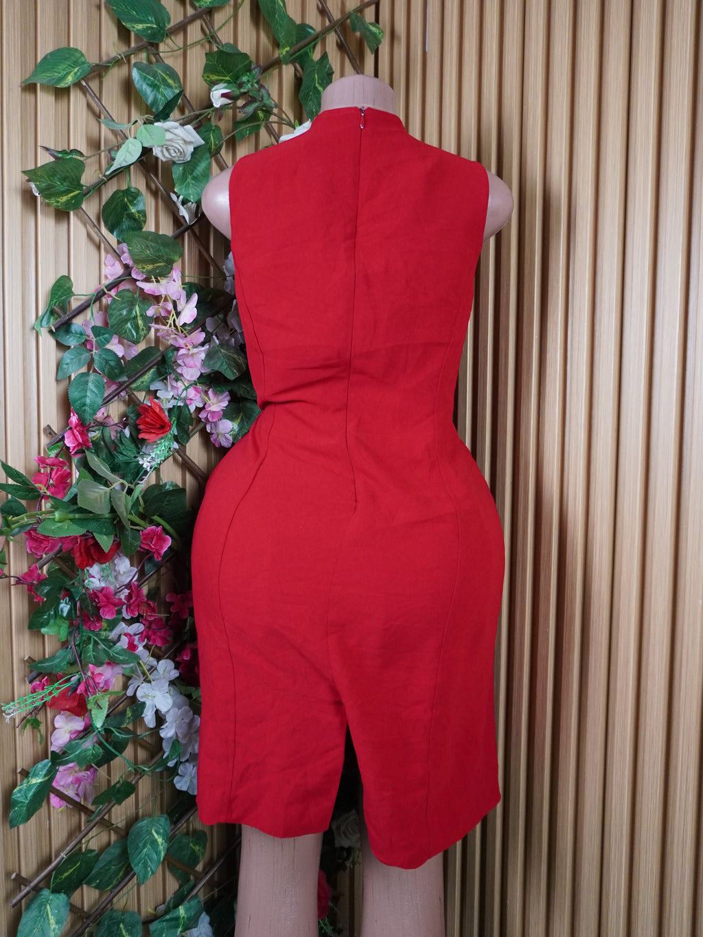 Robe moulante stylée sans manches ceintrée-S