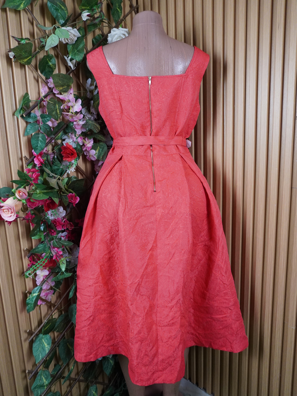 Robe évasée sans manches décolletée-L
