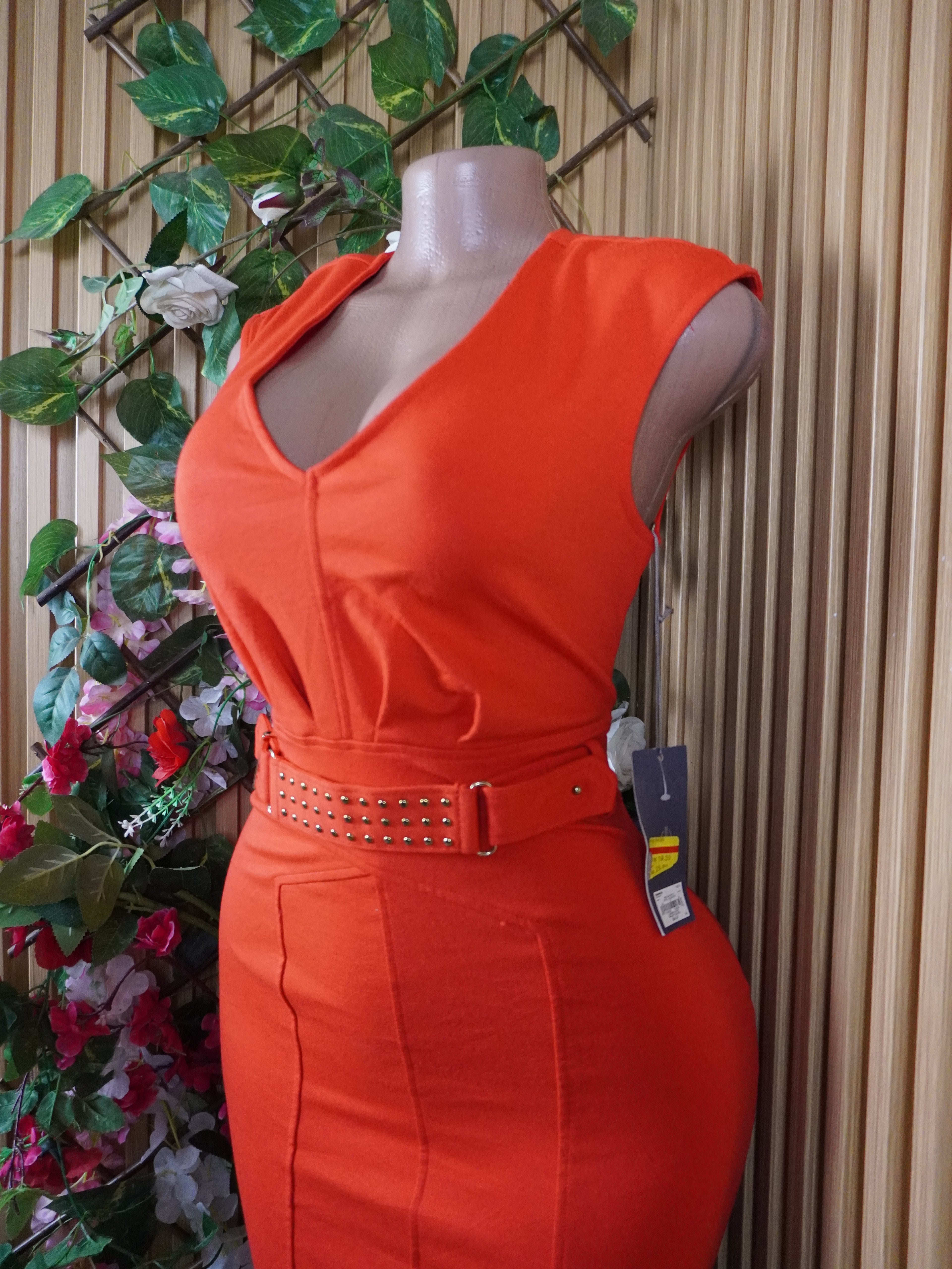 Robe moulante slim sans manches ceintrée-S