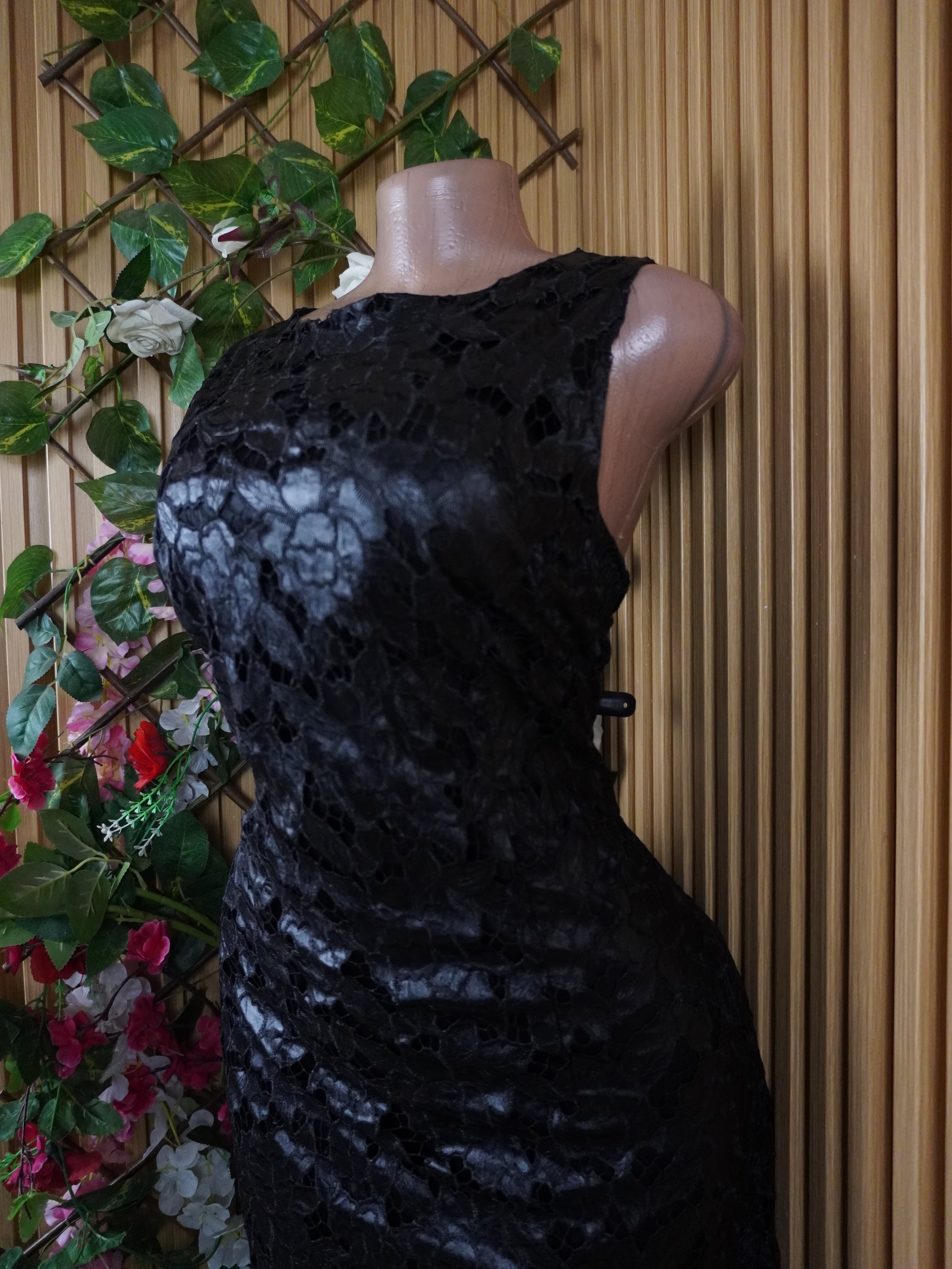Robe moulante sans manches décolletée-L