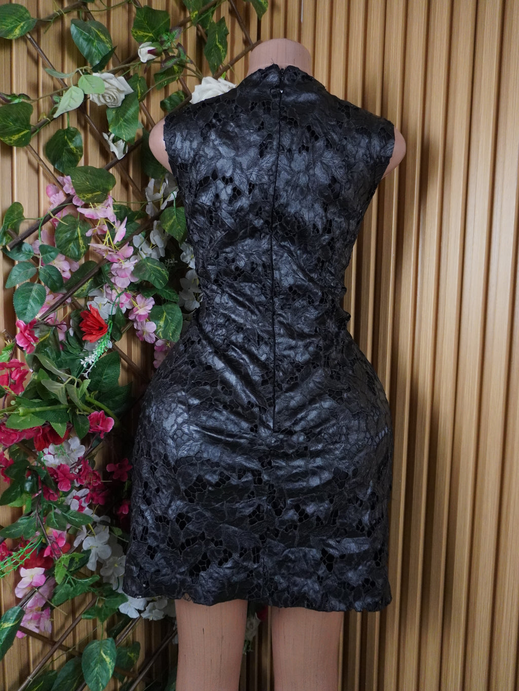 Robe moulante sans manches décolletée-L