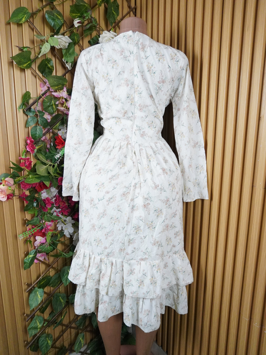 Robe évasée manches longues bas plisée décolletée-S