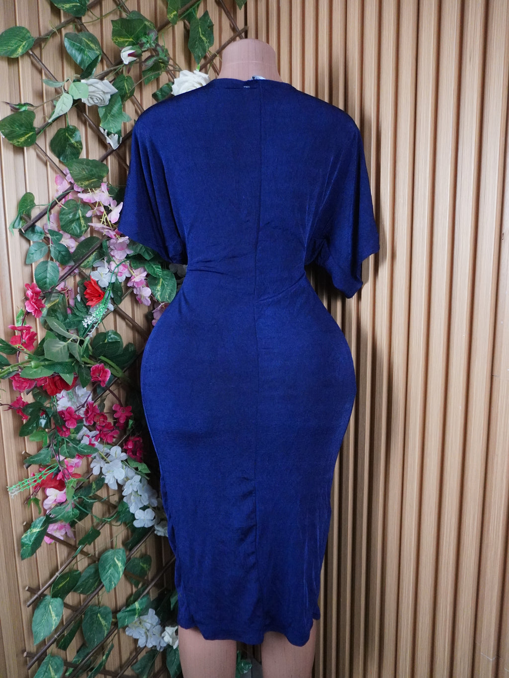 Robe moulante stylée manches courtes avec fente-M