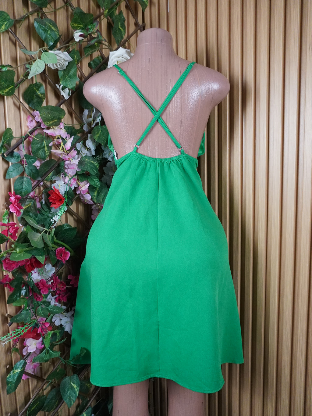 Robe évasée à fines bretelles décolletée-S