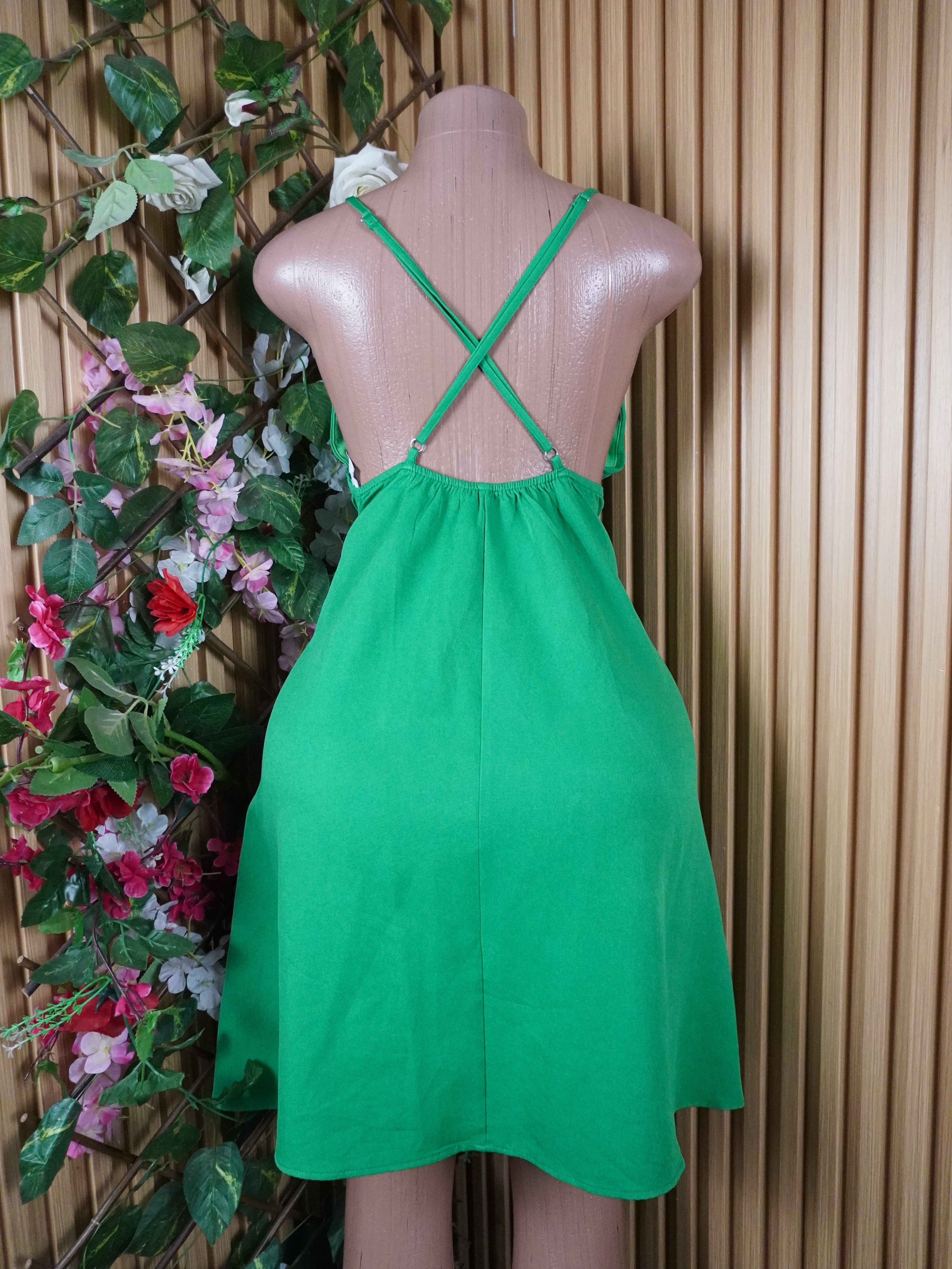 Robe évasée à fines bretelles décolletée-S