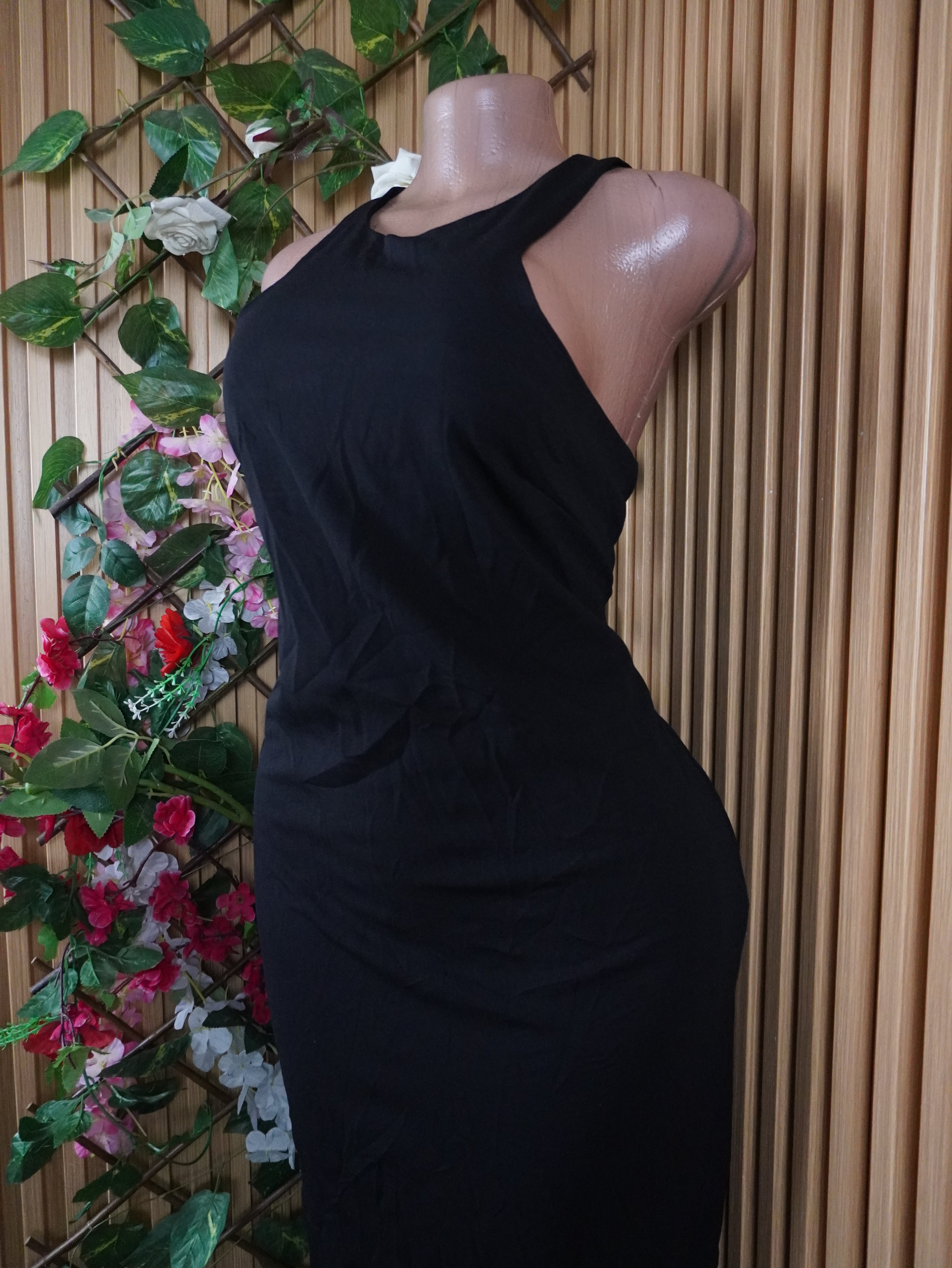 Robe moulante longue sans manches décollétée-L