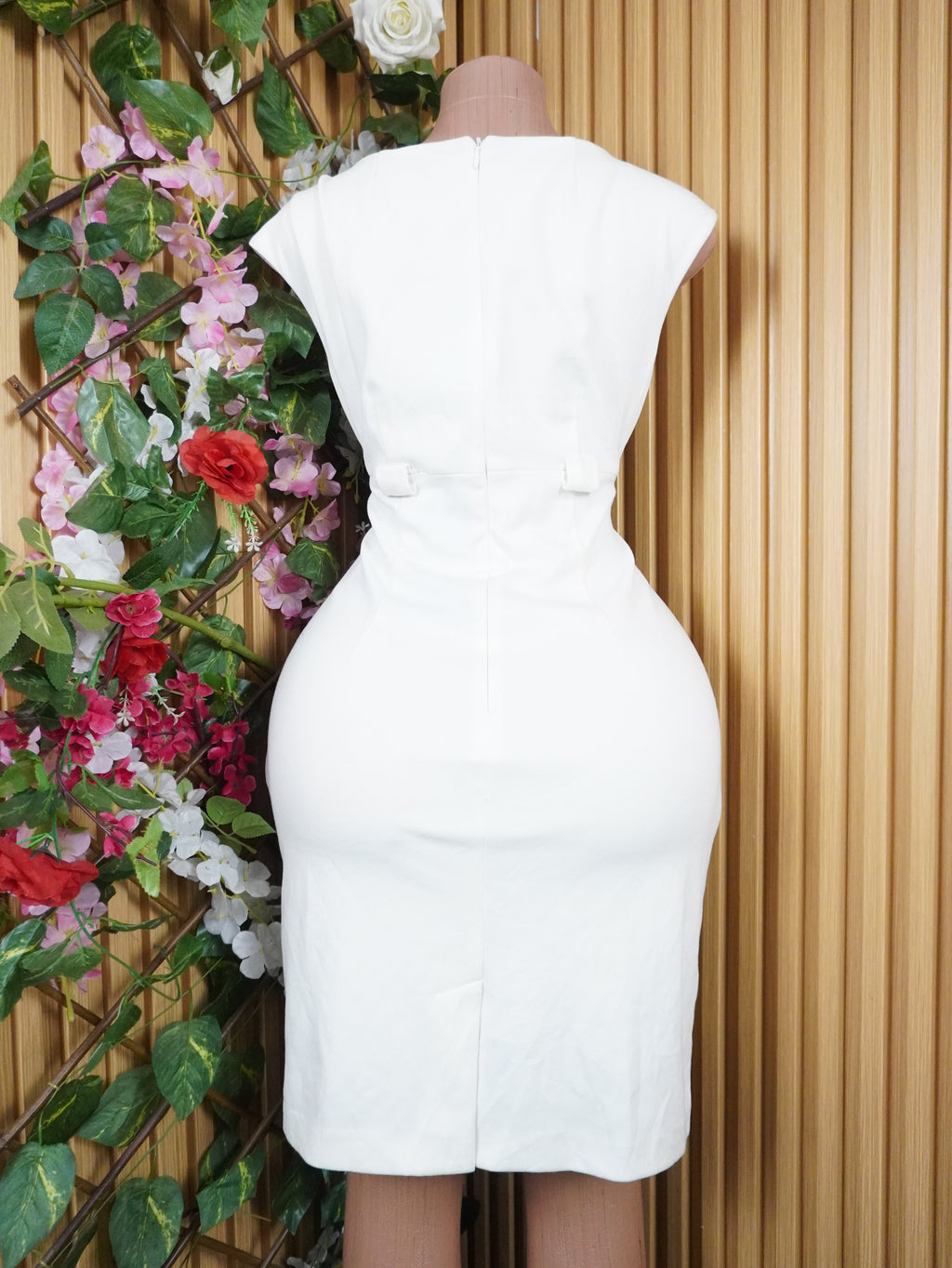 Robe moulante sans manches décolletée-M