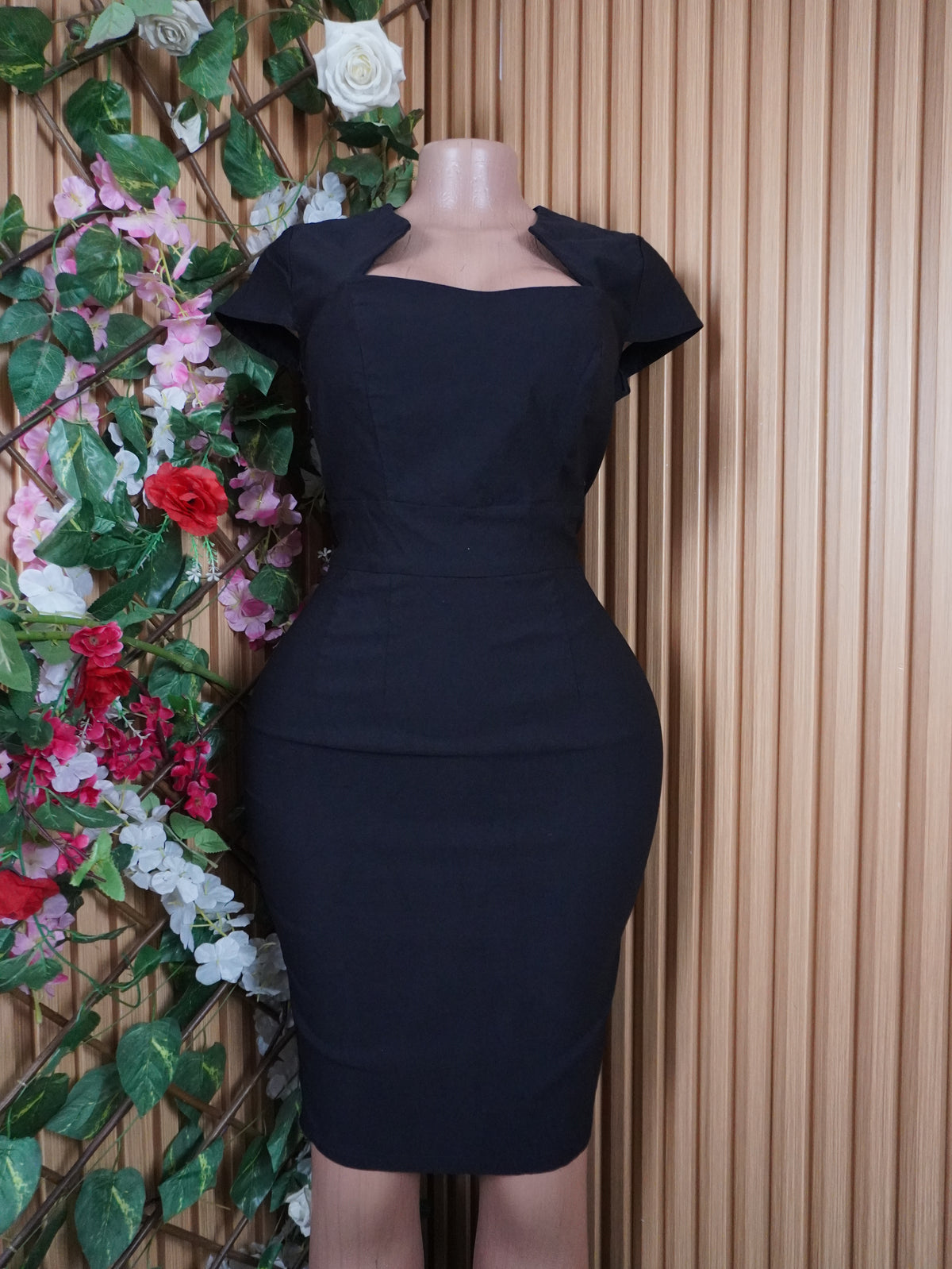 Robe moulante sans manches décolletée-M