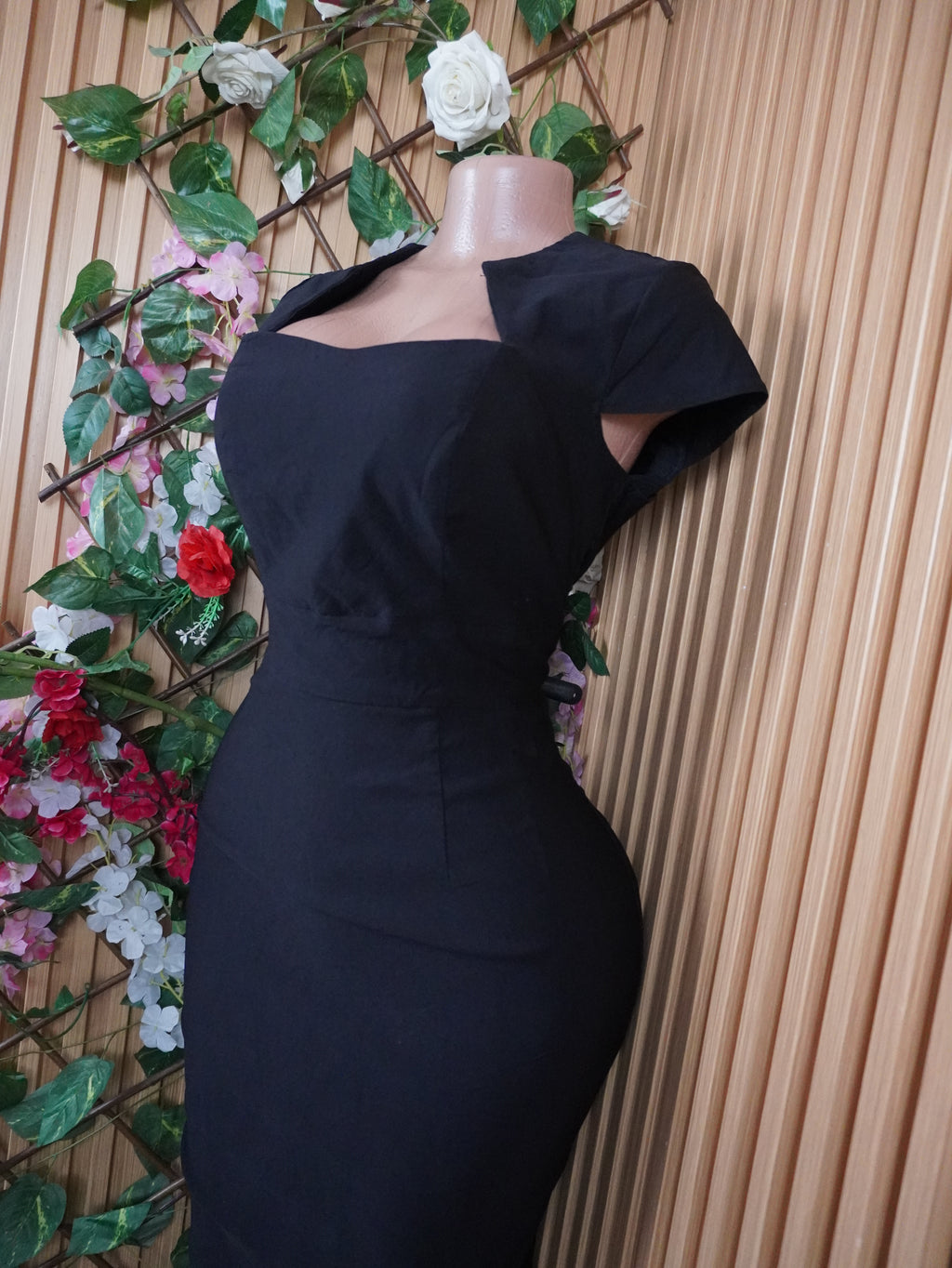 Robe moulante sans manches décolletée-M