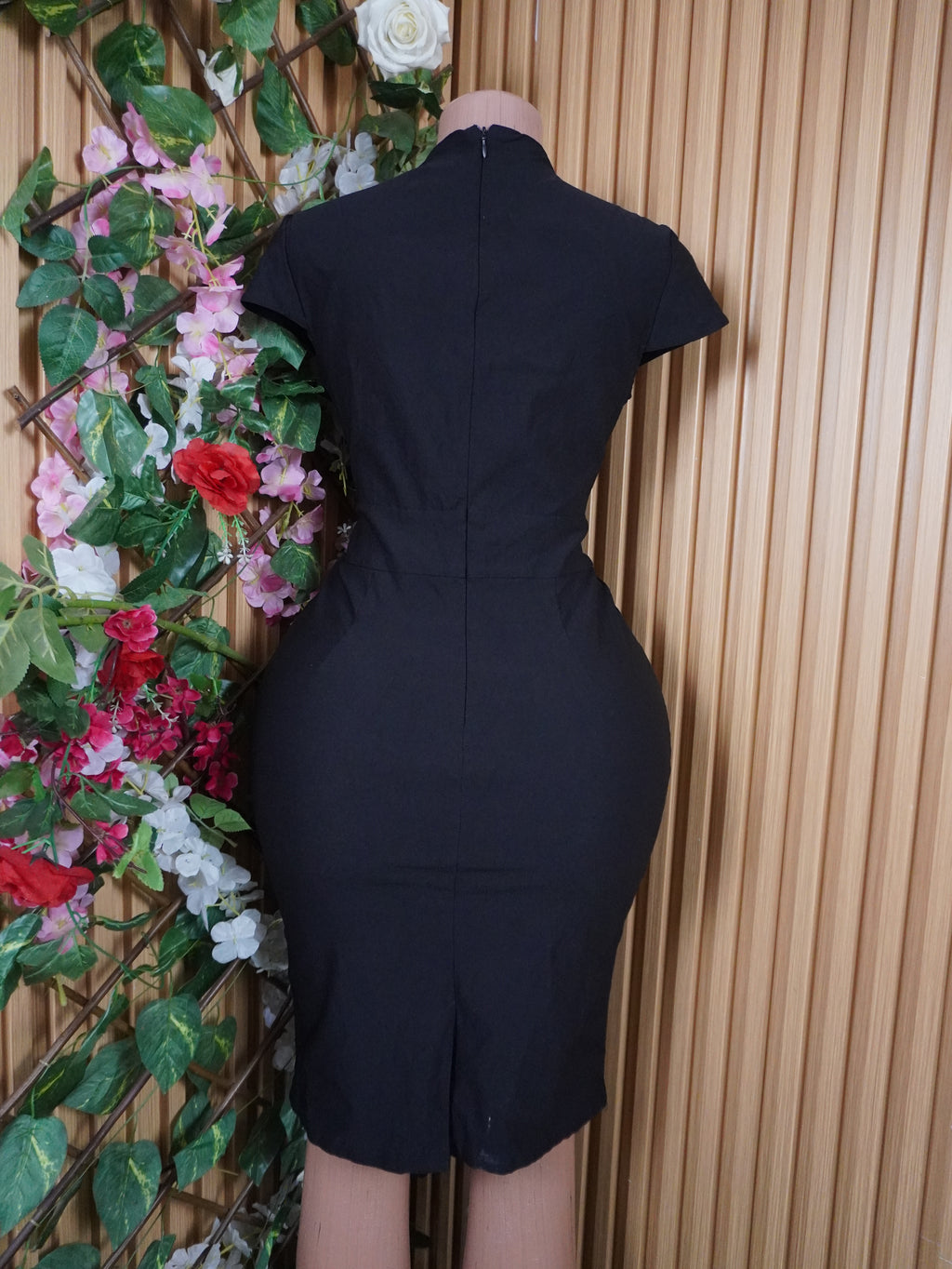 Robe moulante sans manches décolletée-M