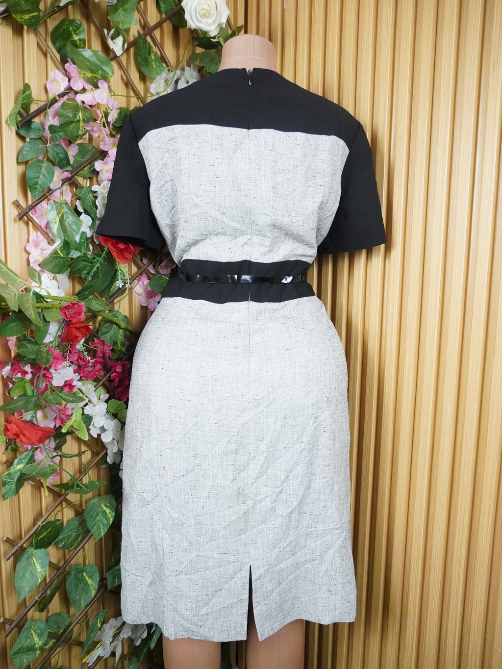 Robe évasée manches courtes ceintrée-L