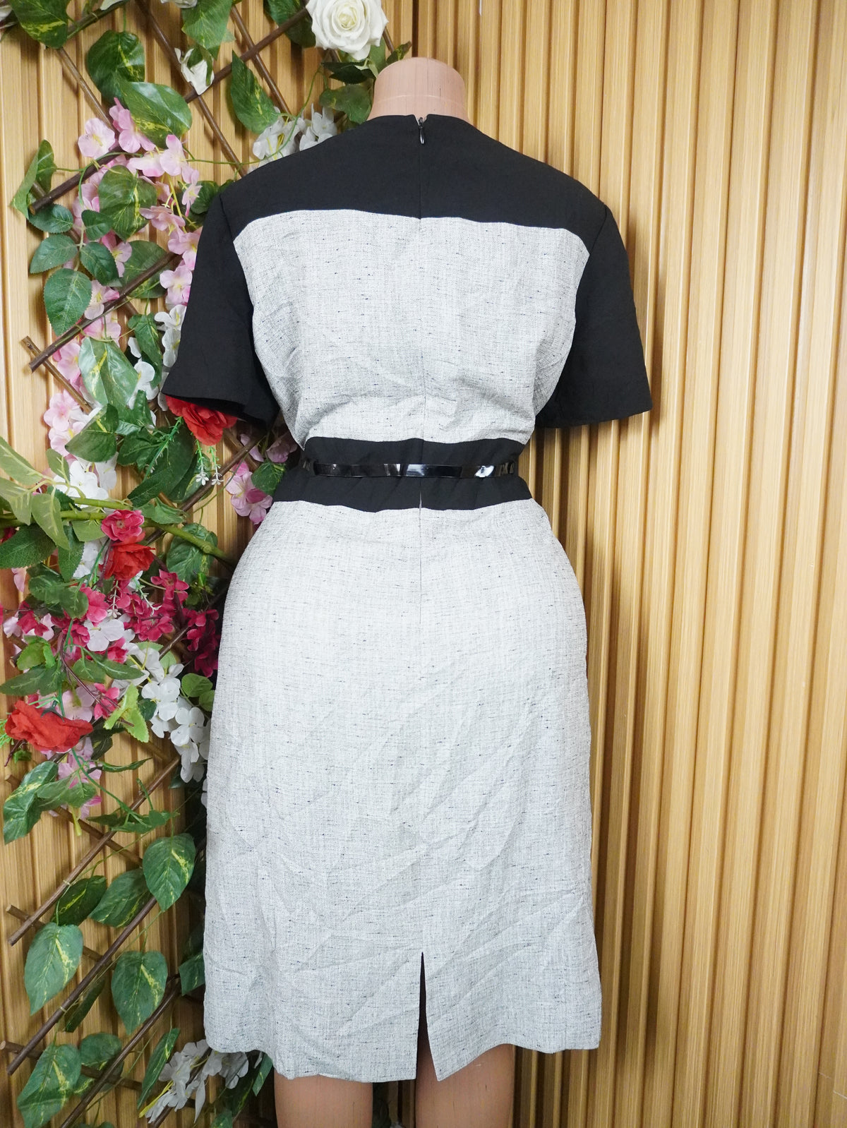 Robe évasée manches courtes ceintrée-L