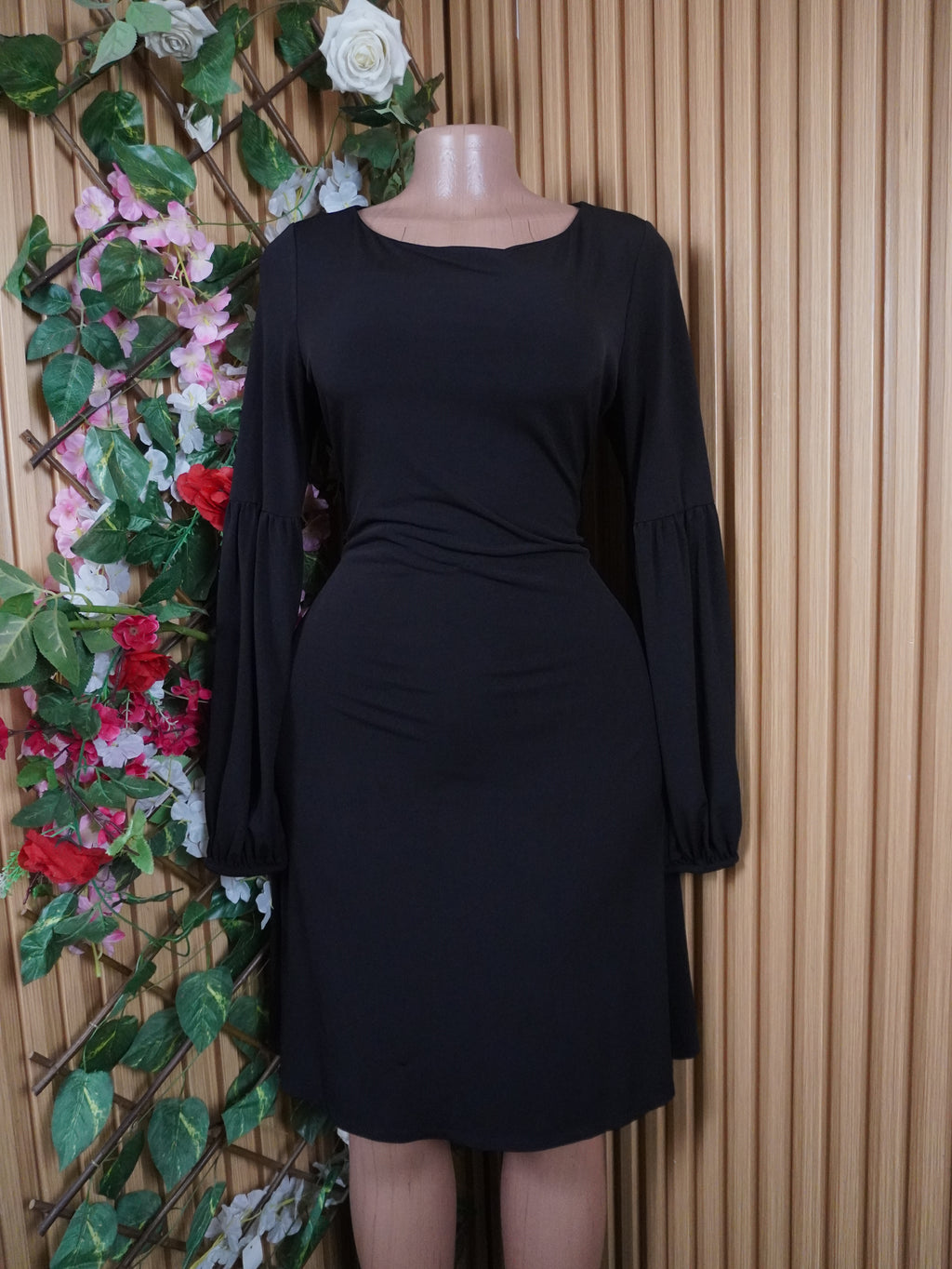Robe évasée manches longues  décolletée-M