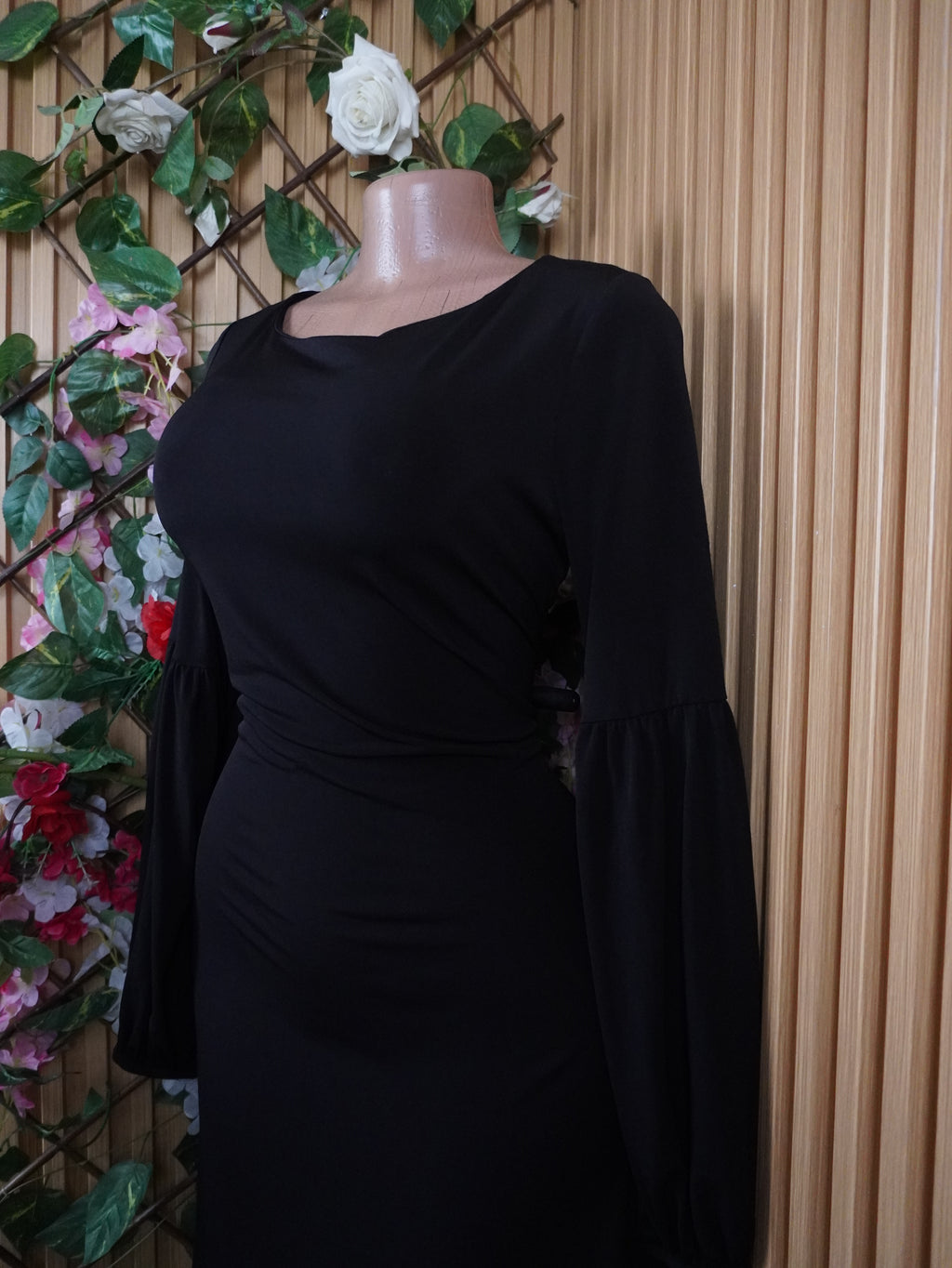 Robe évasée manches longues  décolletée-M