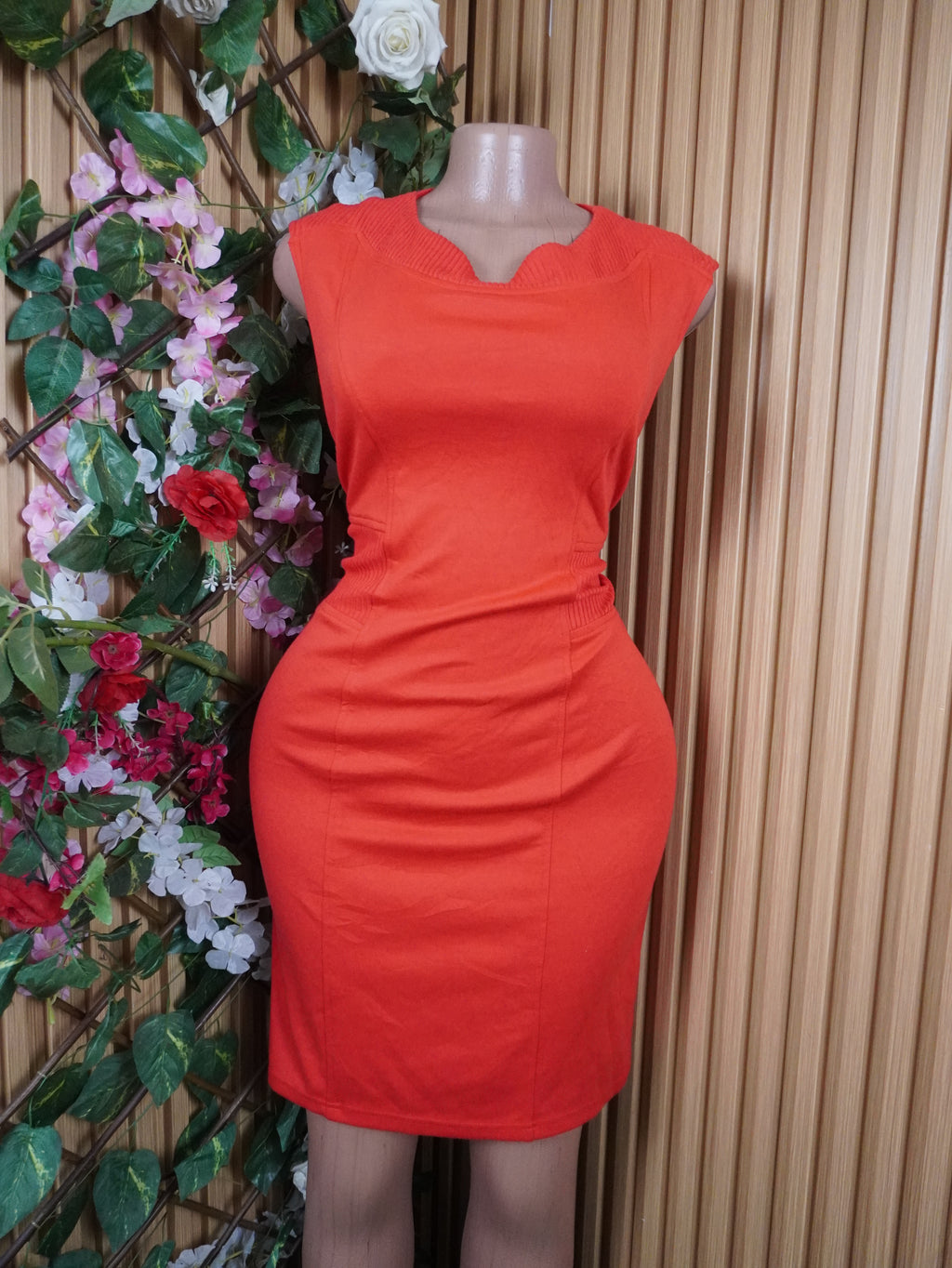 Robe moulante sans manches décolletée-S