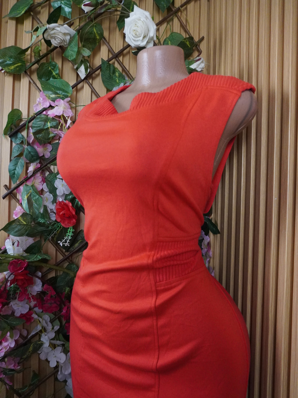 Robe moulante sans manches décolletée-S