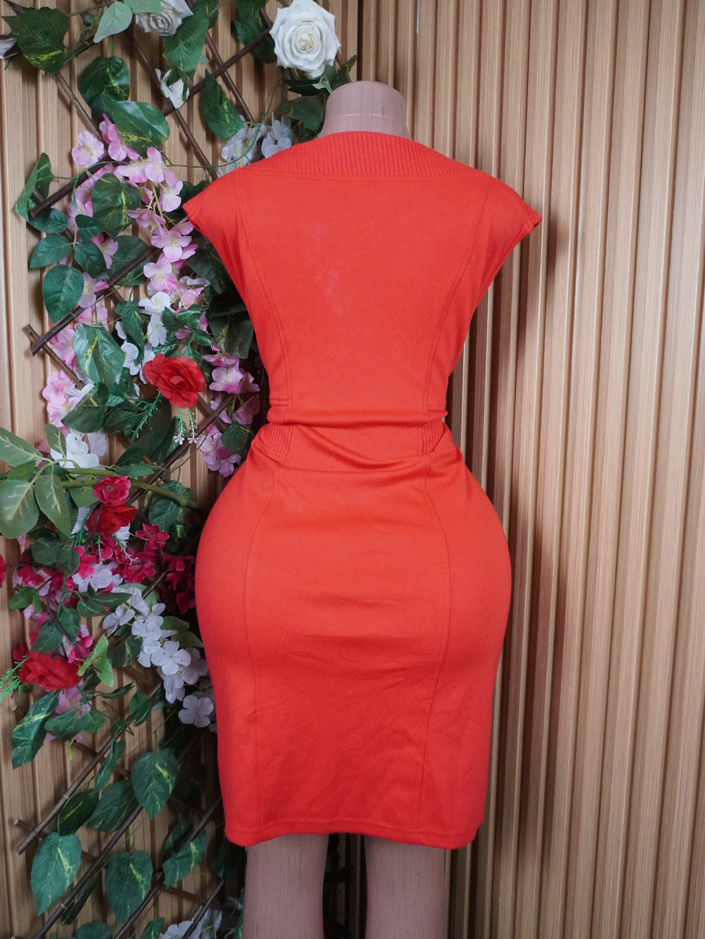 Robe moulante sans manches décolletée-S