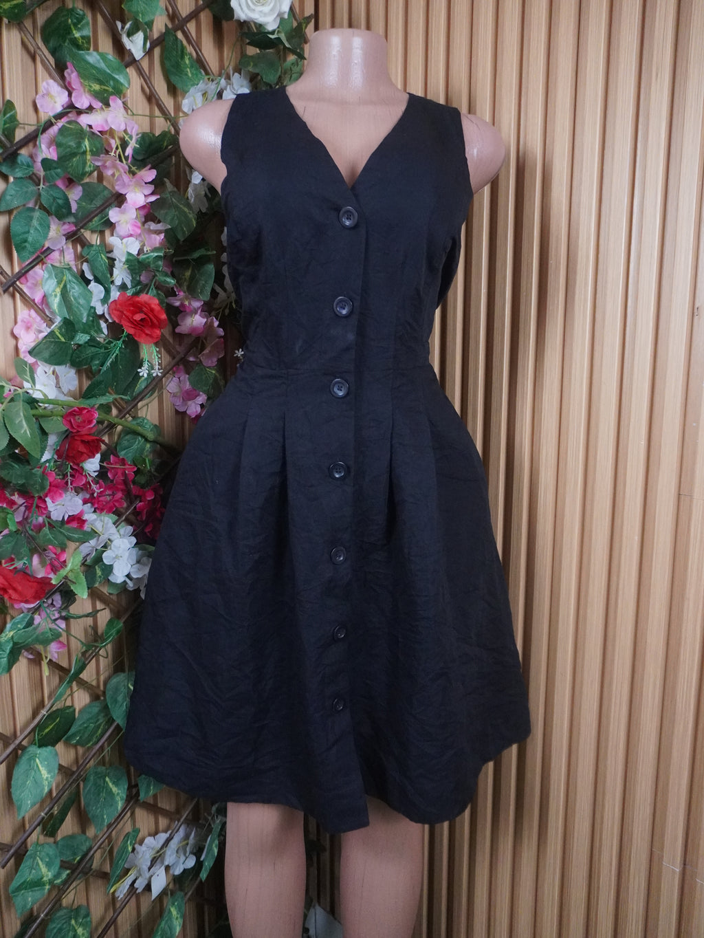 Robe évasée sans manches avec boutons-S
