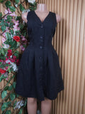 Robe évasée sans manches avec boutons-S