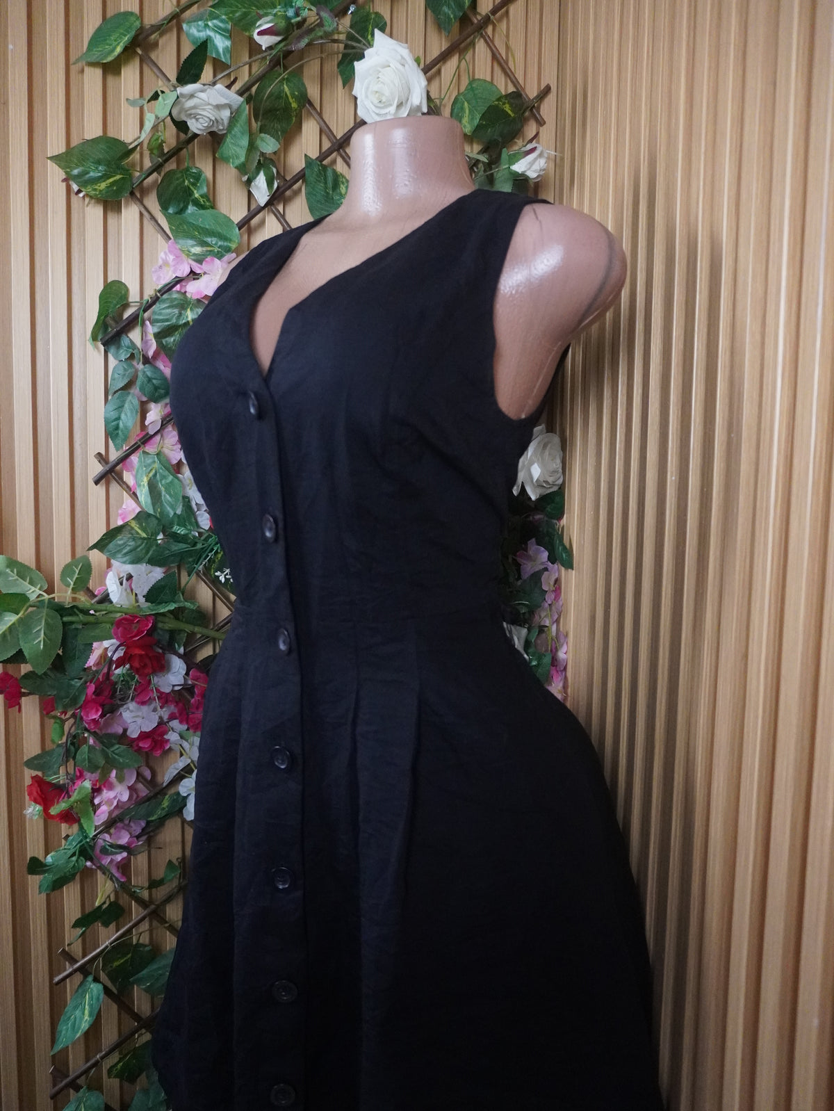 Robe évasée sans manches avec boutons-S