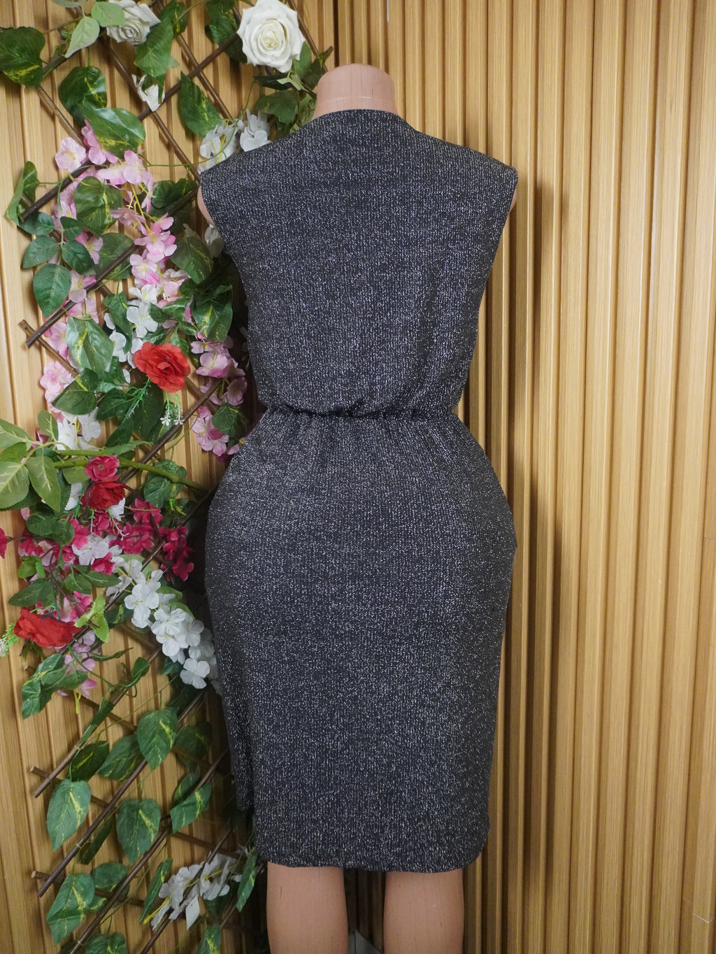 Robe moulante sans manches ceintrée plissée-M